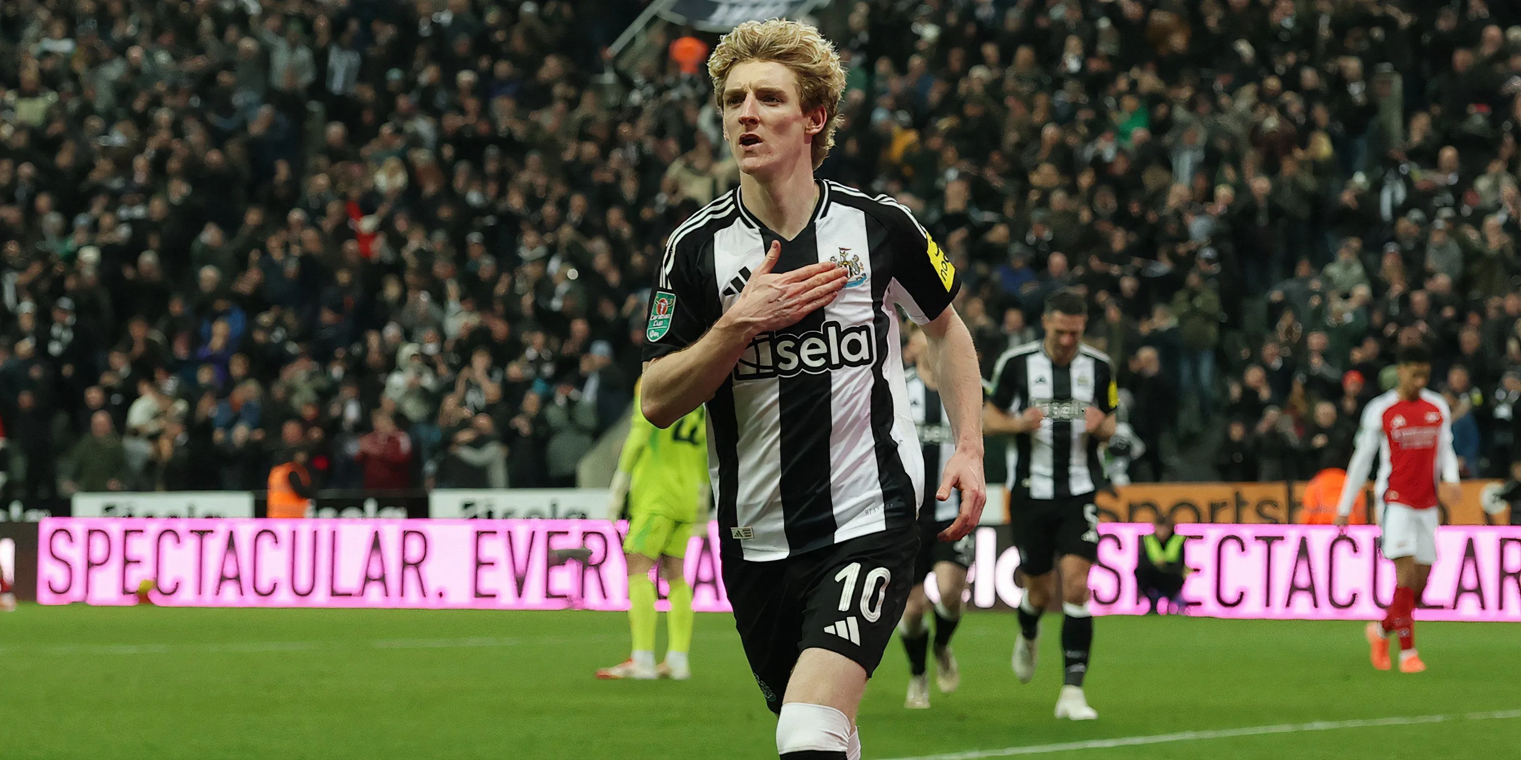 Anthony Gordon - ngôi sao đang lên của Newcastle United