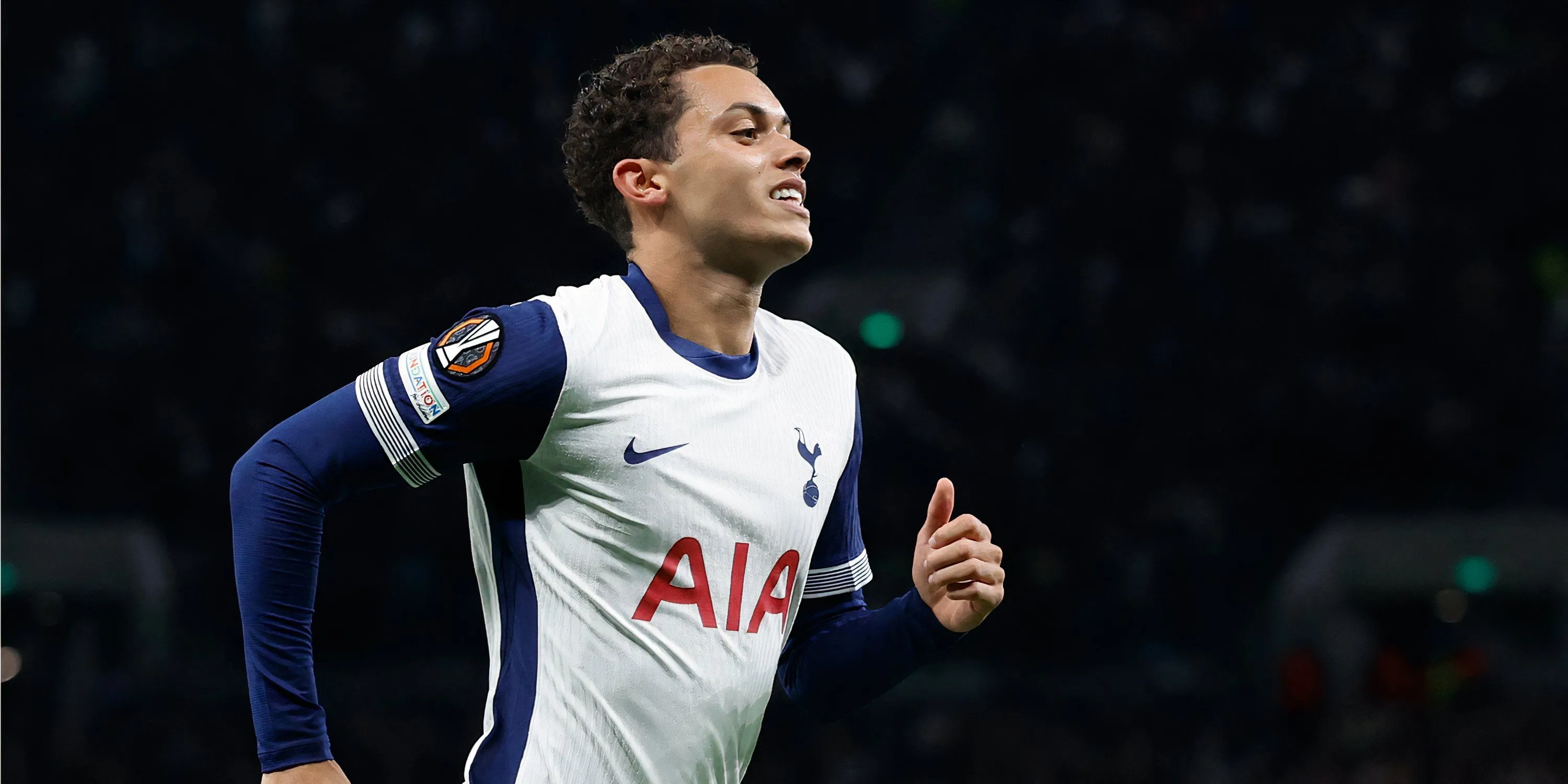 Cầu thủ chạy cánh Tottenham Brennan Johnson