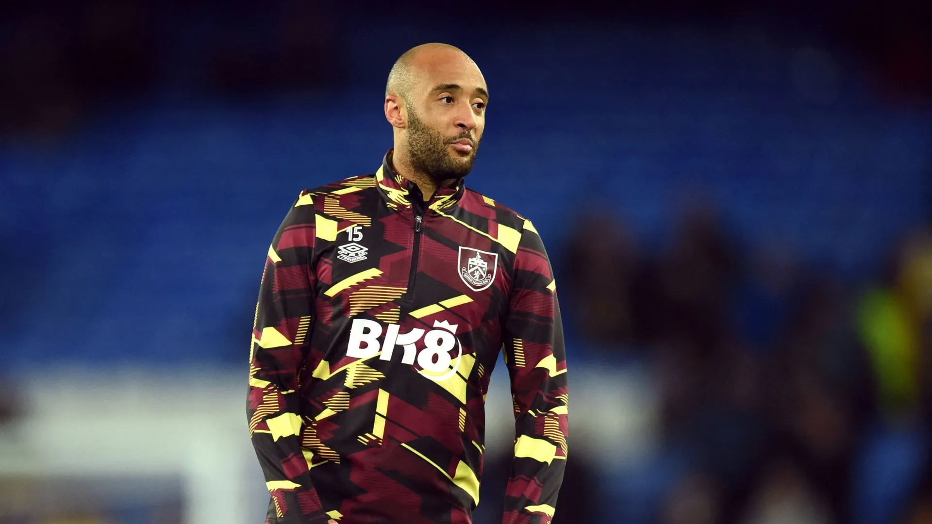 Nathan Redmond trong trận đấu cúp liên đoàn giữa Everton và Burnley