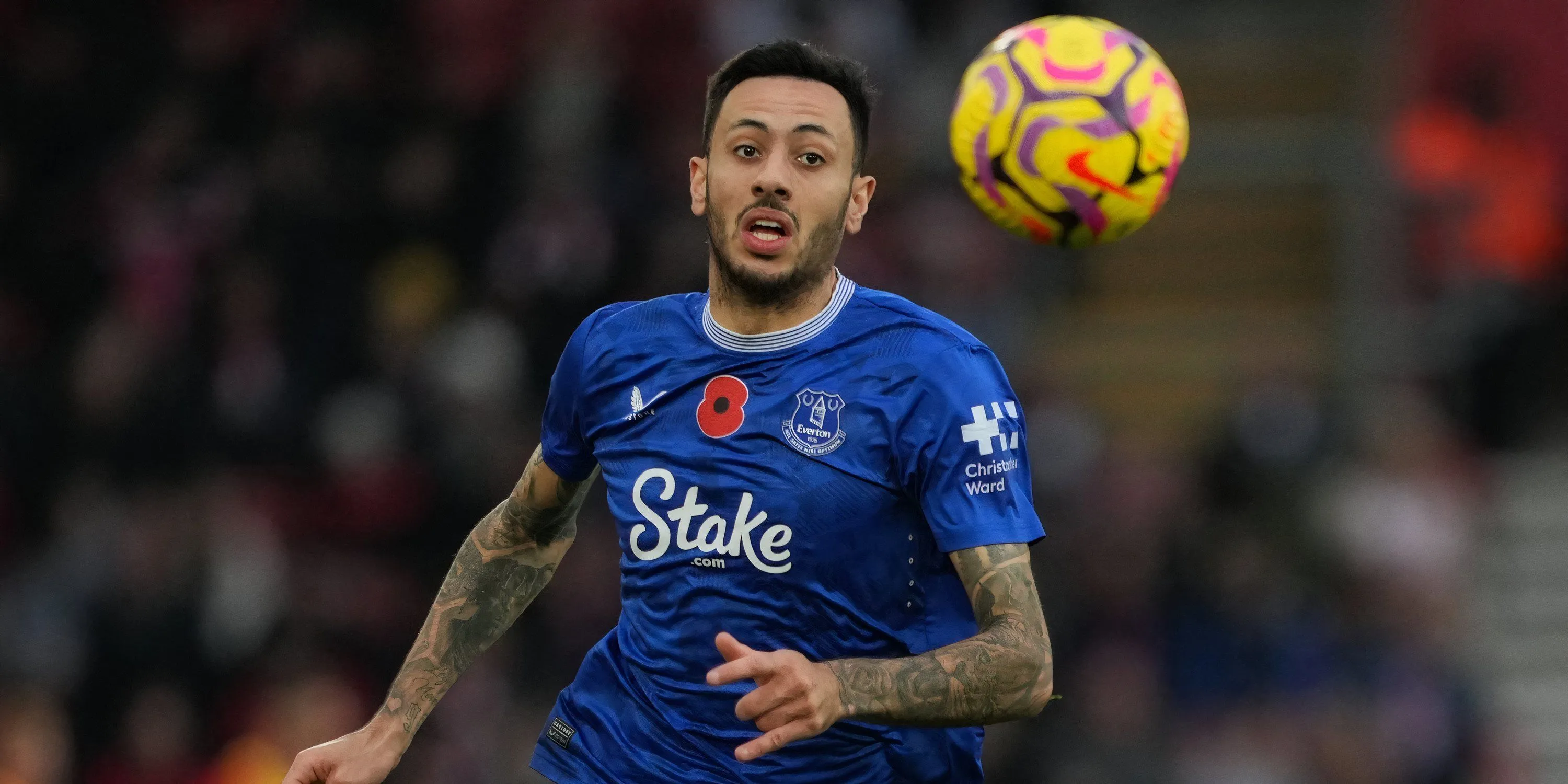 Cầu thủ chạy cánh Dwight McNeil trong màu áo Everton