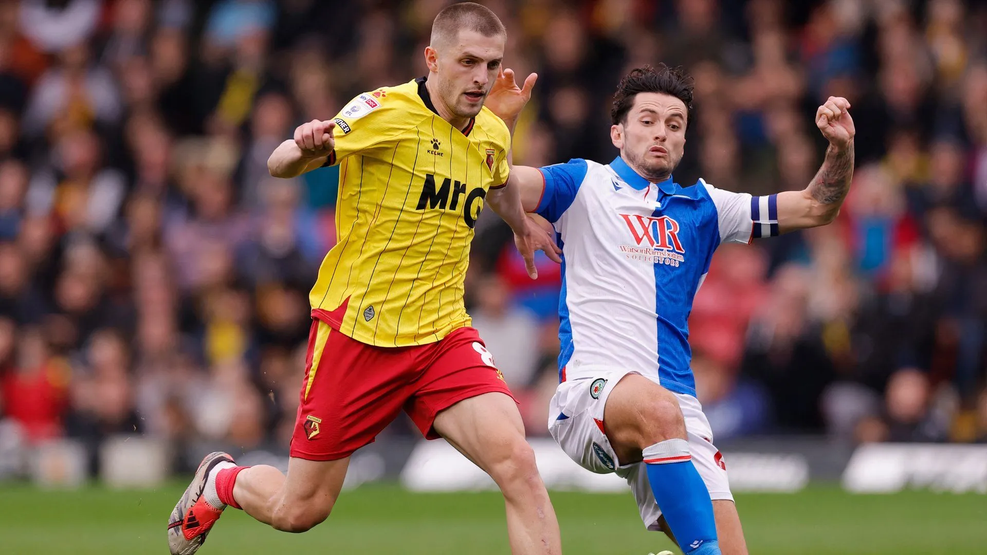Cầu thủ chạy cánh Giorgi Chakvetadze trong màu áo Watford