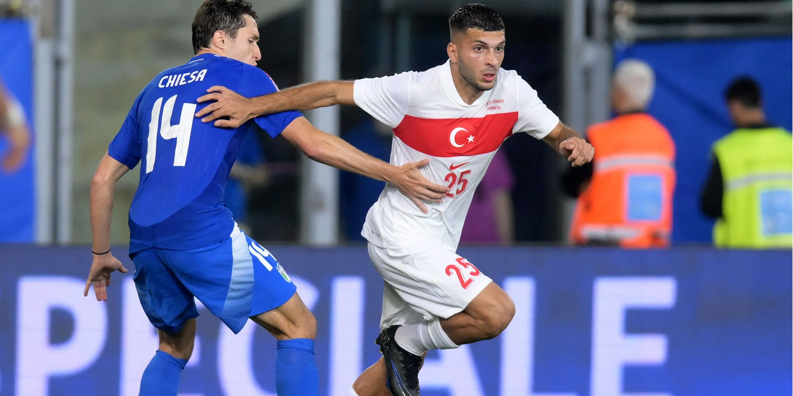 Cầu thủ chạy cánh Oguz Aydin của Fenerbahce