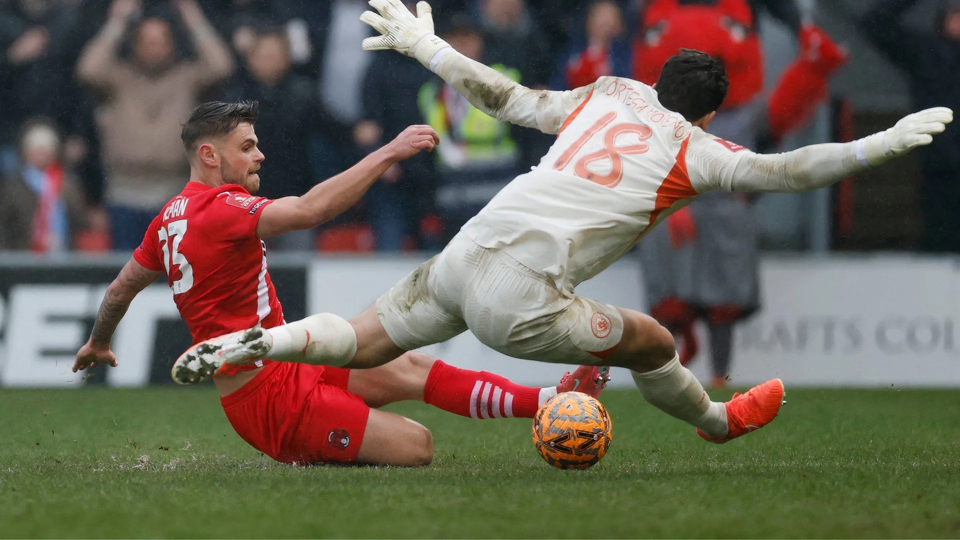 Charlie Kelman tỏa sáng giúp Leyton Orient cạnh tranh ở League One