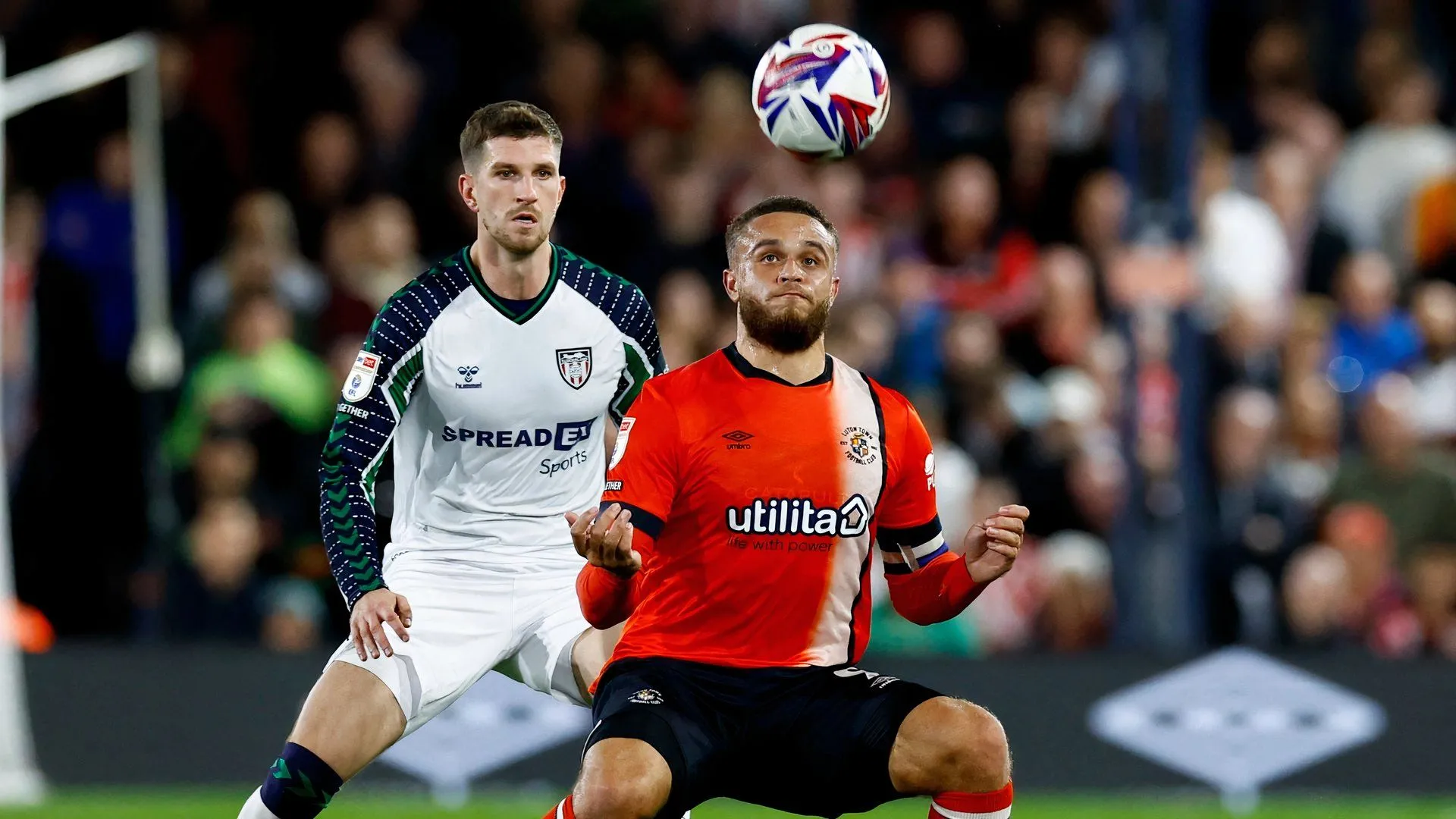 Chris Mepham thi đấu cho Sunderland trong trận đấu tại Giải Hạng Nhất Anh