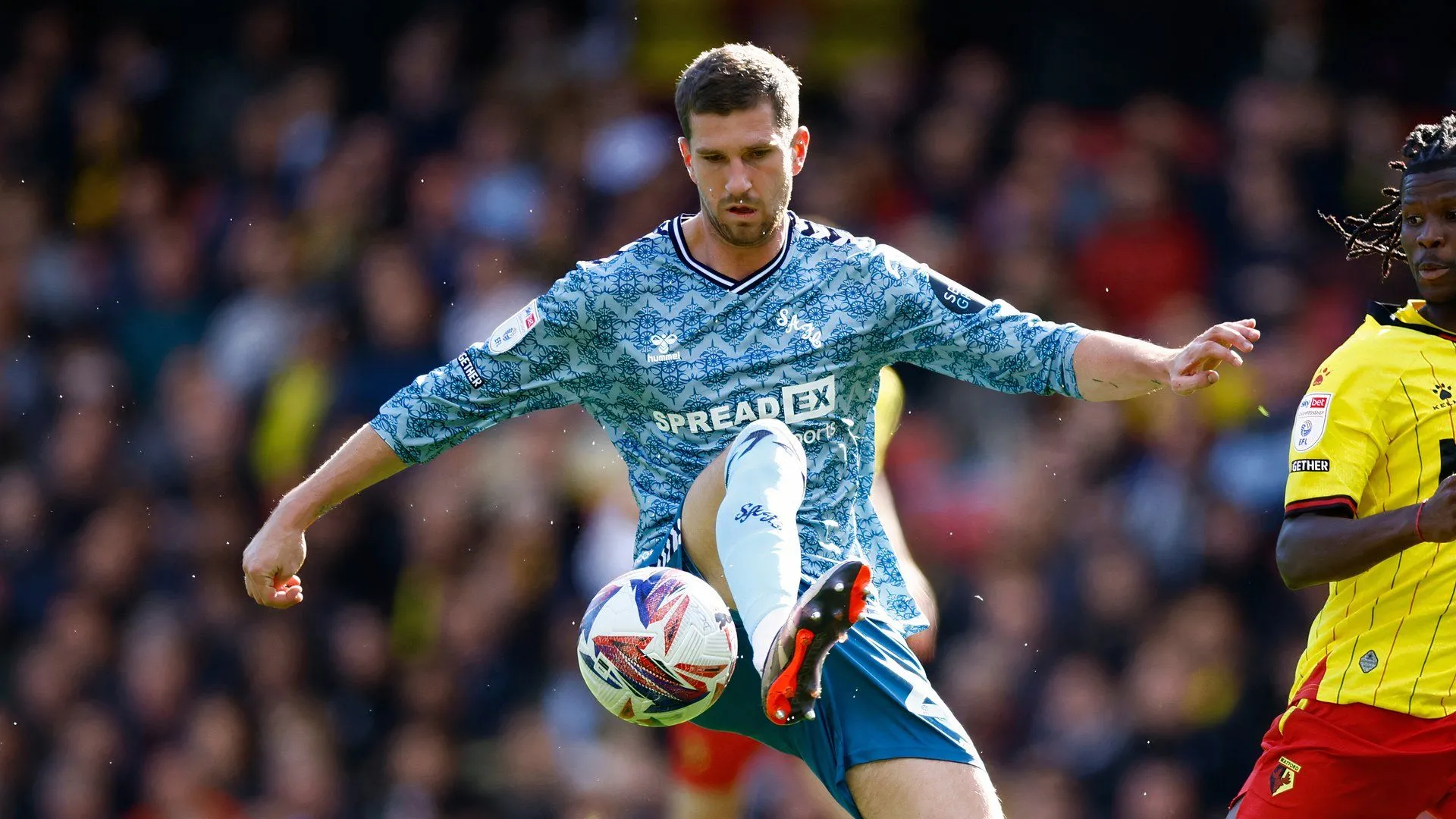 Hậu vệ Chris Mepham trong màu áo Sunderland khi thi đấu theo dạng cho mượn