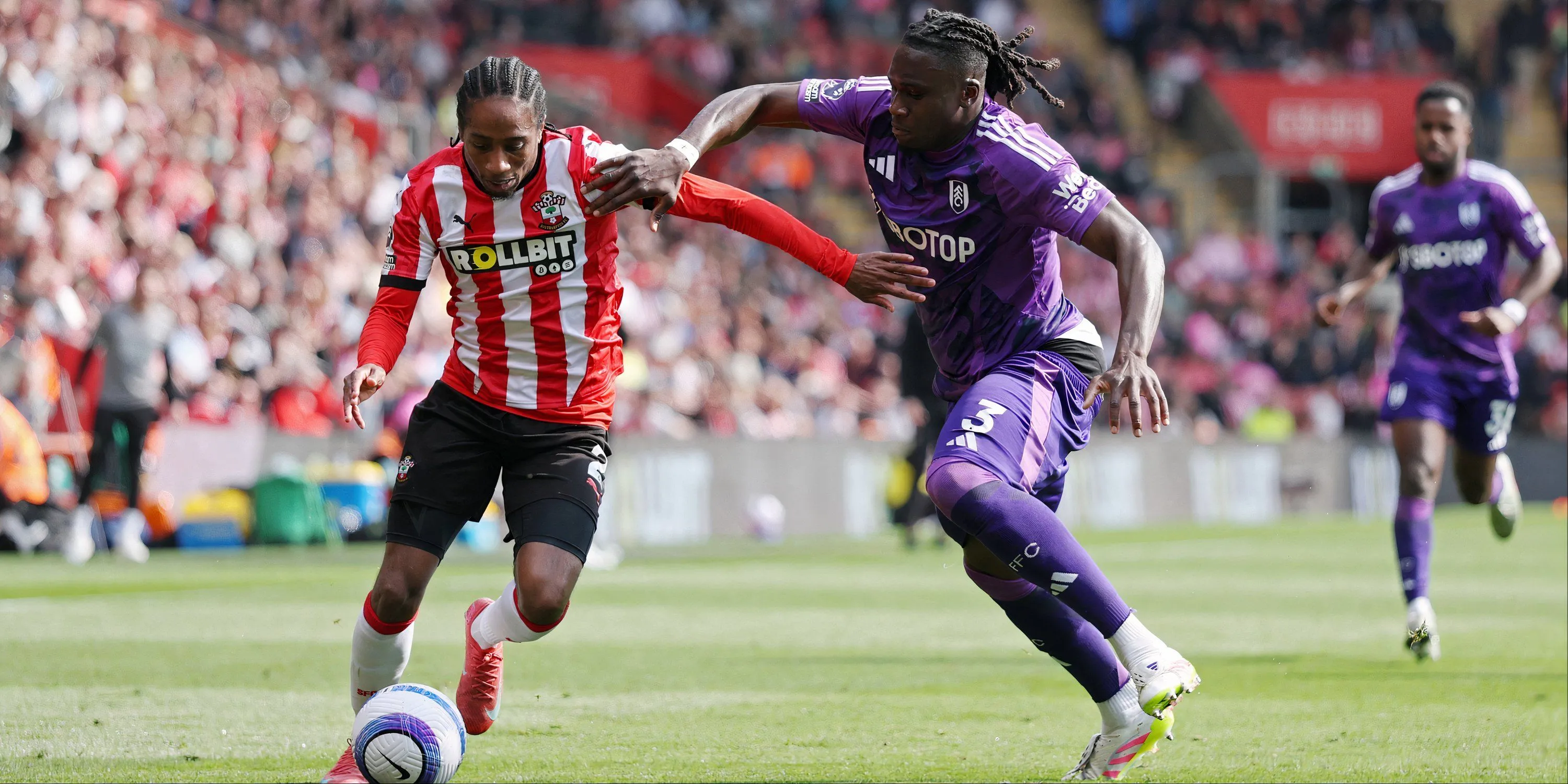Hậu vệ Kyle Walker-Peters, mục tiêu của Everton