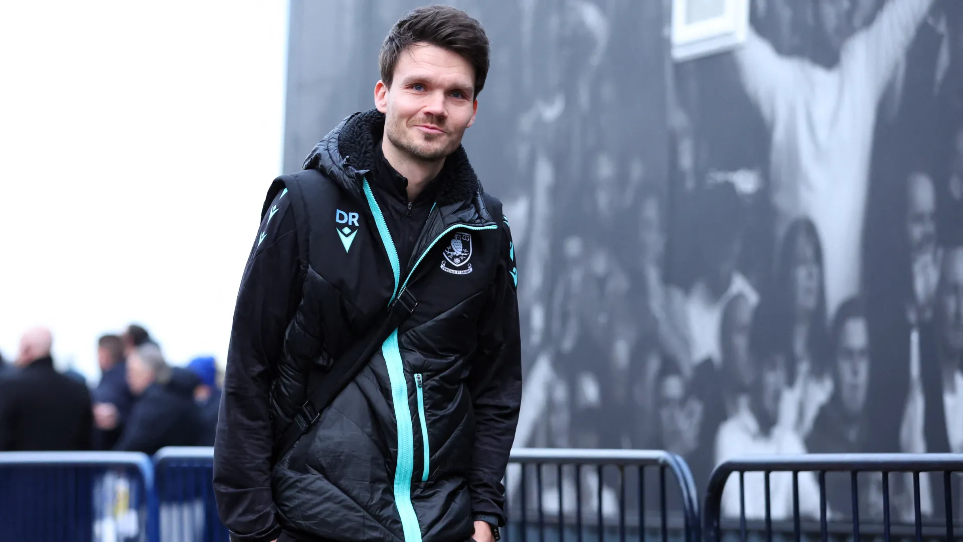 HLV Danny Rohl của Sheffield Wednesday với tương lai chưa được quyết định sau mùa giải đầy khó khăn