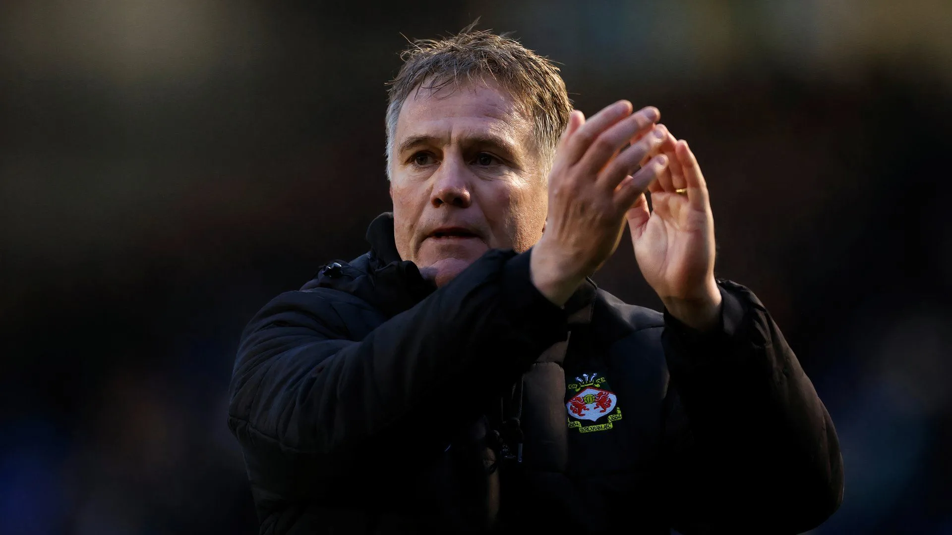 Huấn luyện viên Phil Parkinson của Wrexham, người định hình chiến lược chuyển nhượng