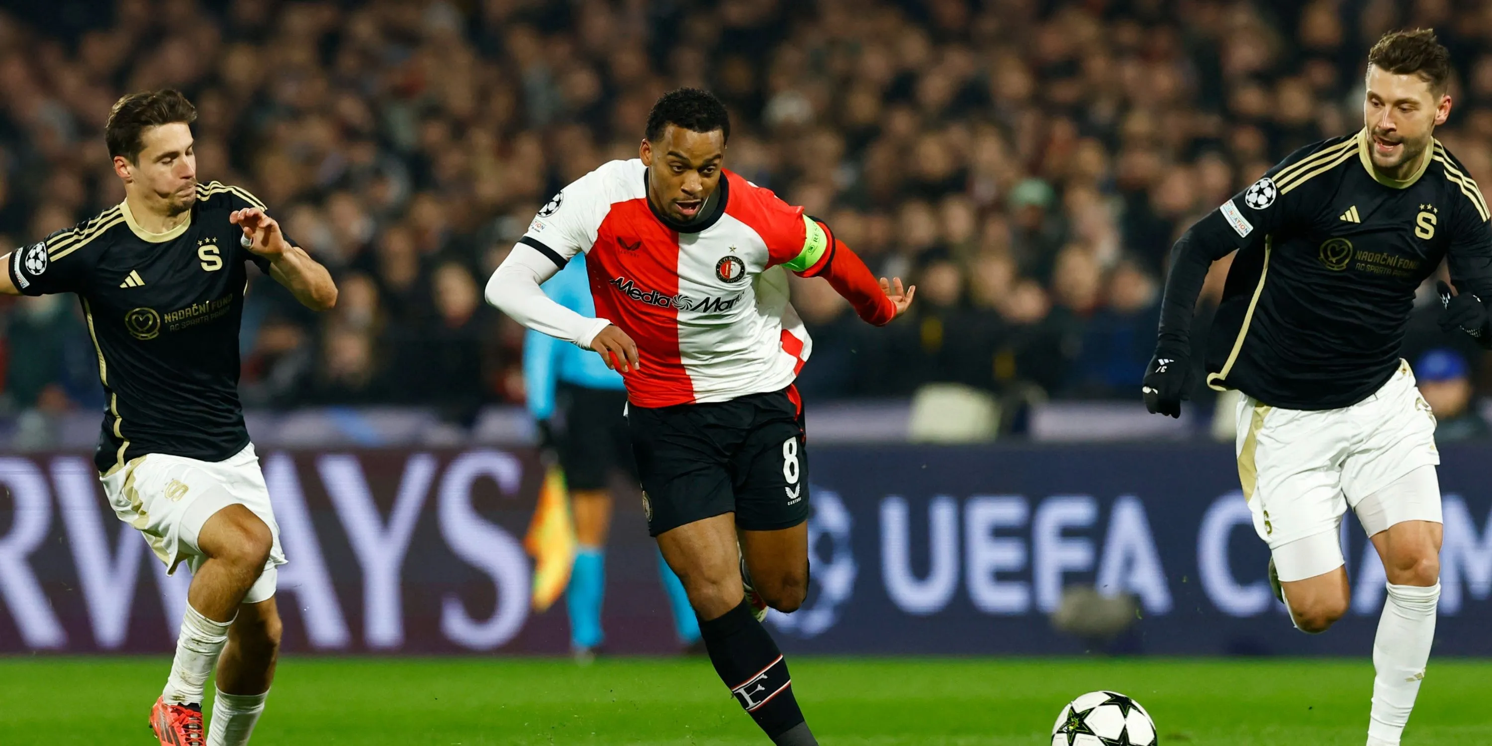 Quinten Timber thi đấu cho Feyenoord tại giải VĐQG Hà Lan