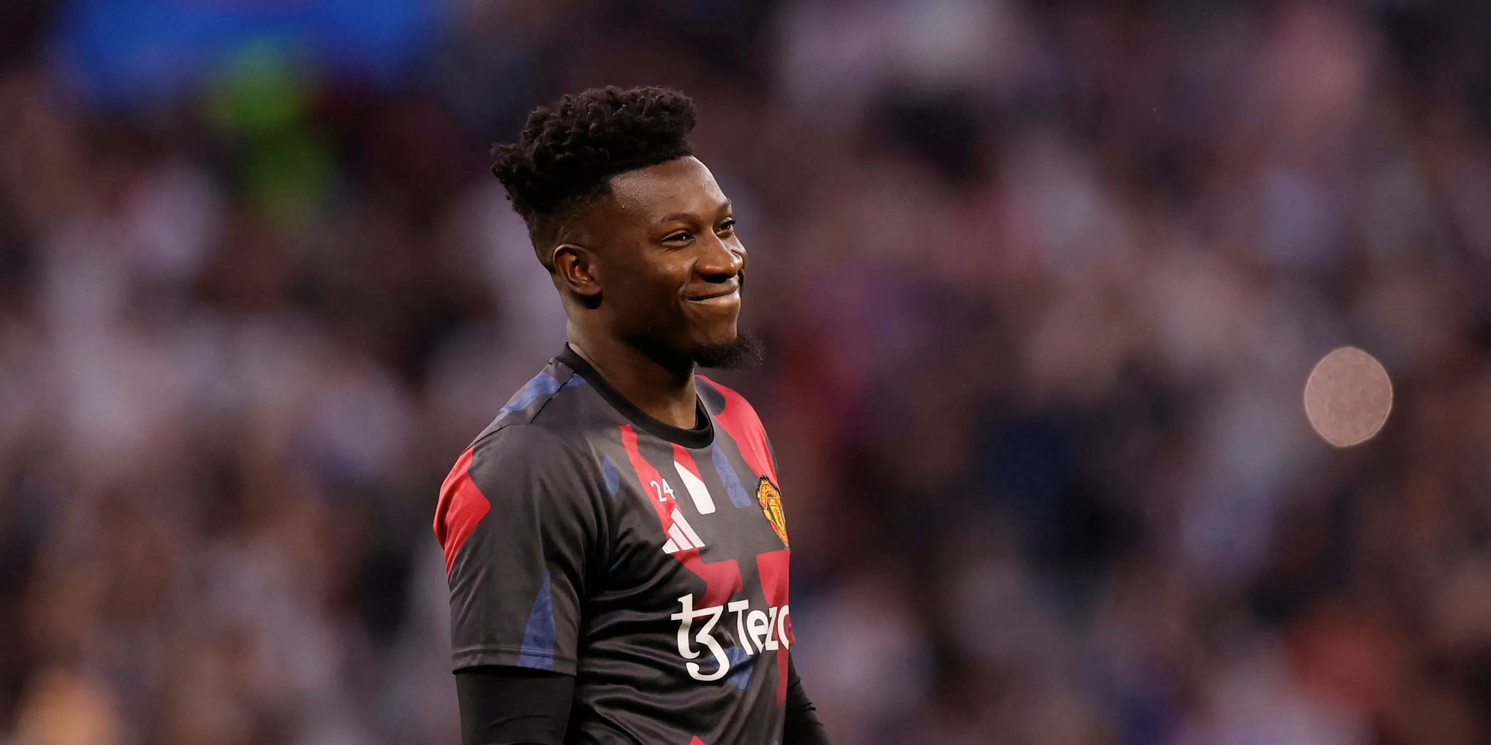 Thủ môn Andre Onana của Manchester United khởi động trước trận đấu, cầu thủ có thể bị thay thế hè này