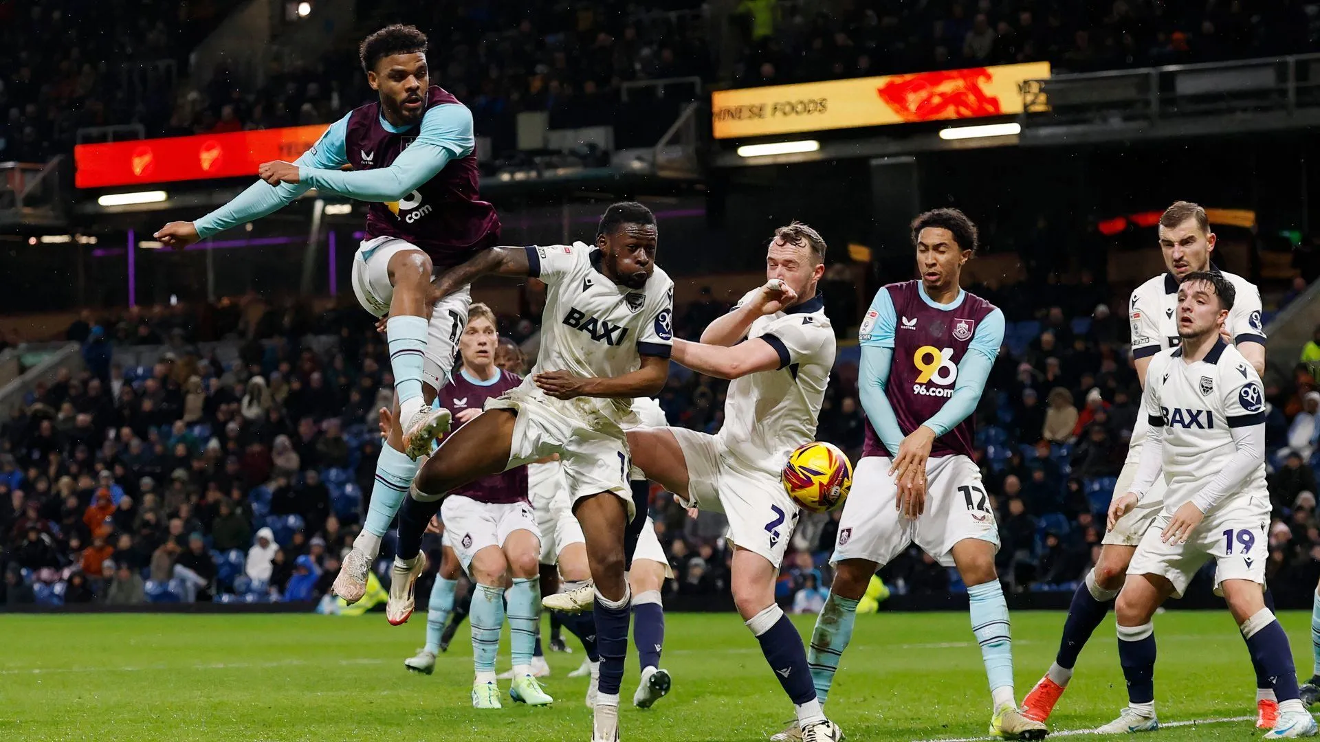 Tiền vệ Alex Matos của Oxford United