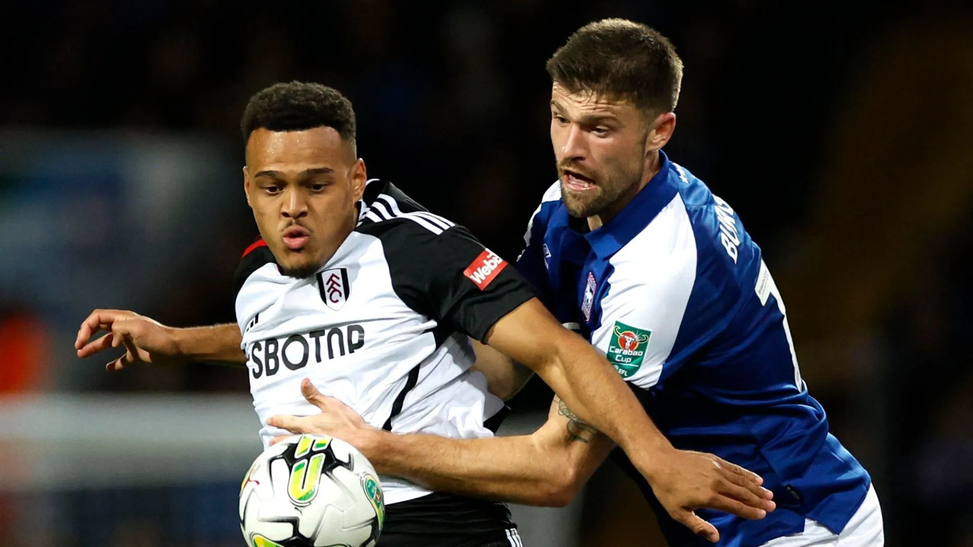 Trung vệ Cameron Burgess của Ipswich Town, người có thể rời CLB hè này