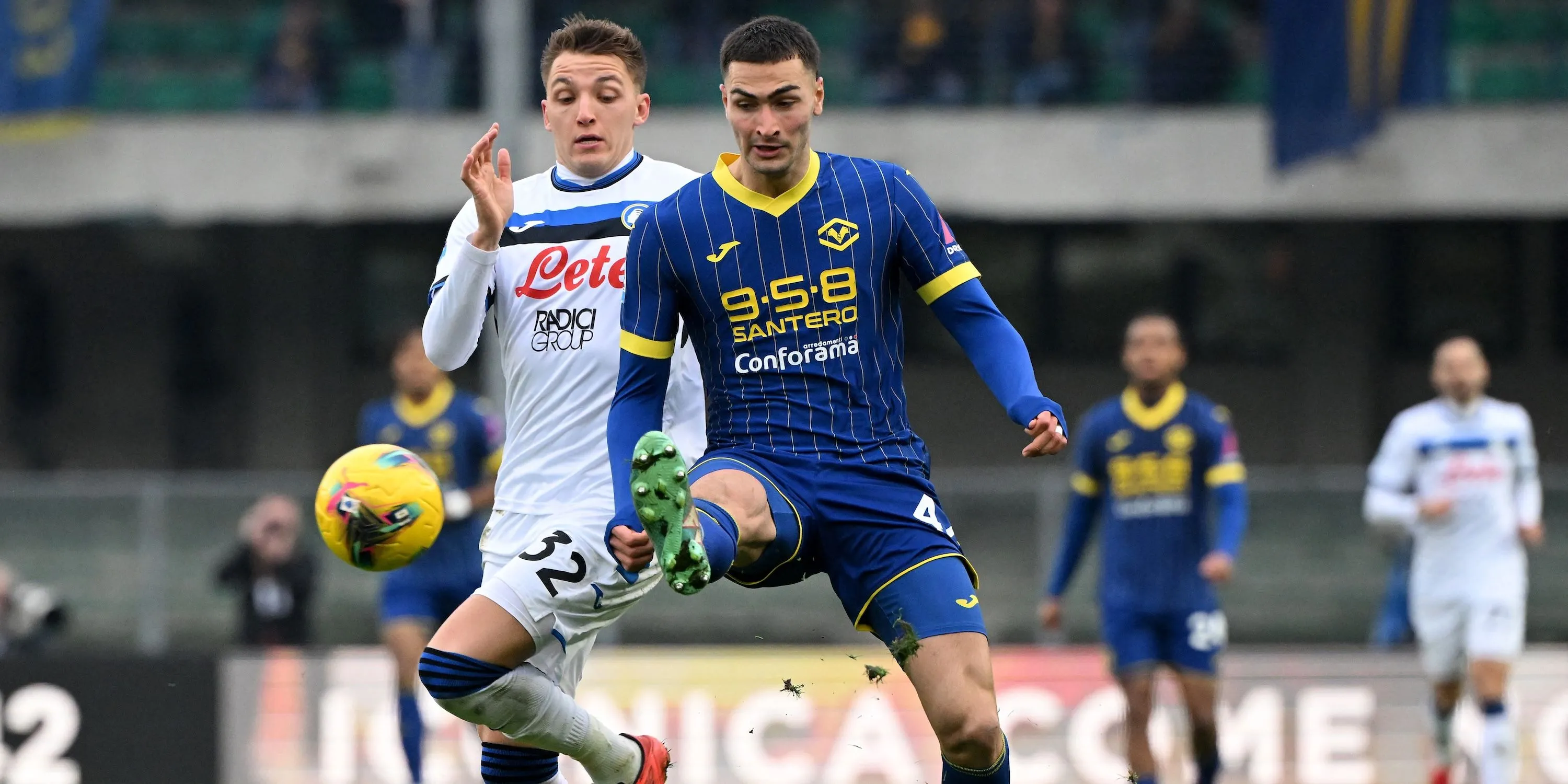 Trung vệ Diego Coppola của Hellas Verona thi đấu tại Serie A