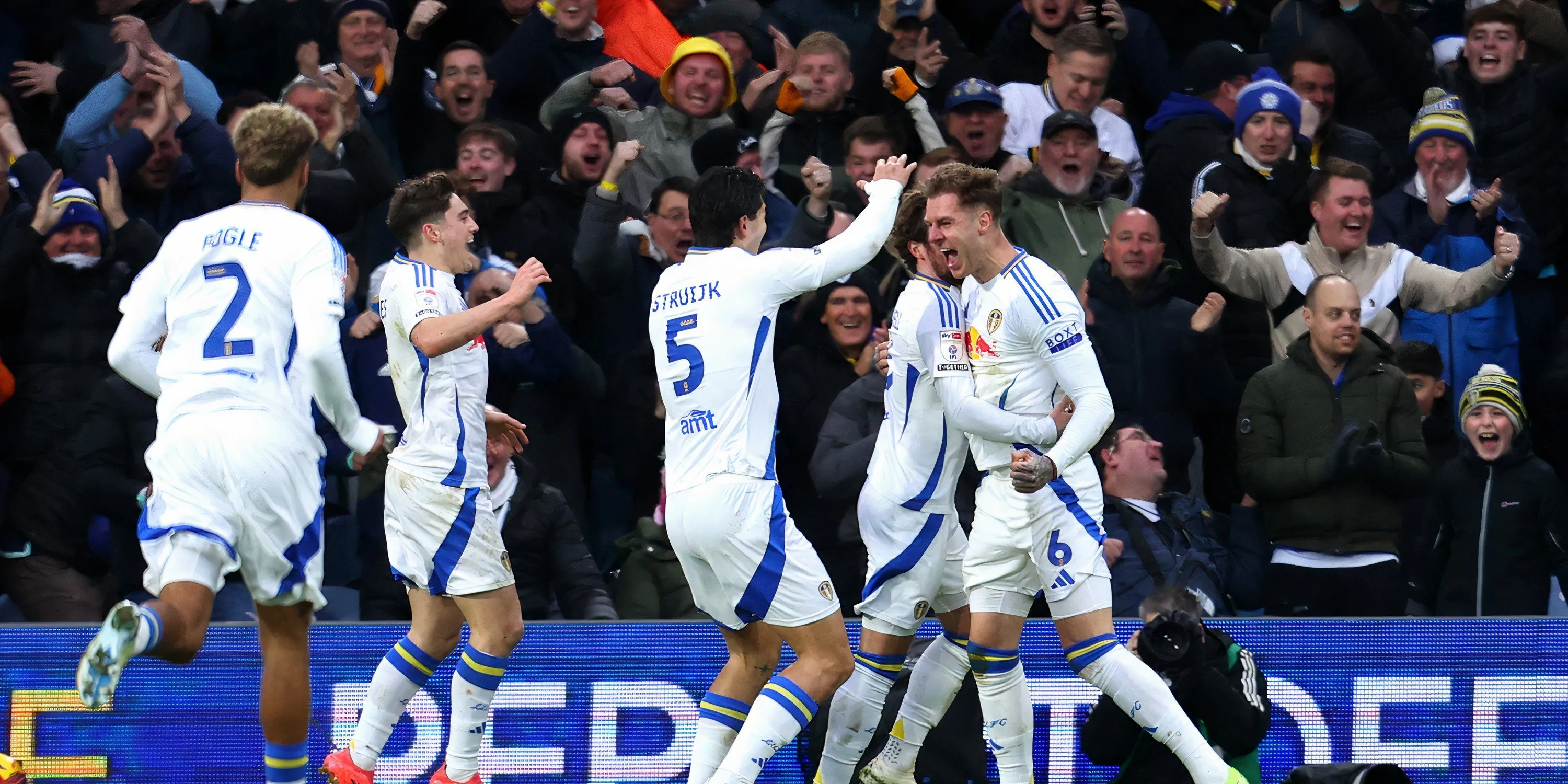 Trung vệ Joe Rodon trong trận đấu của Leeds United tại Championship mùa trước