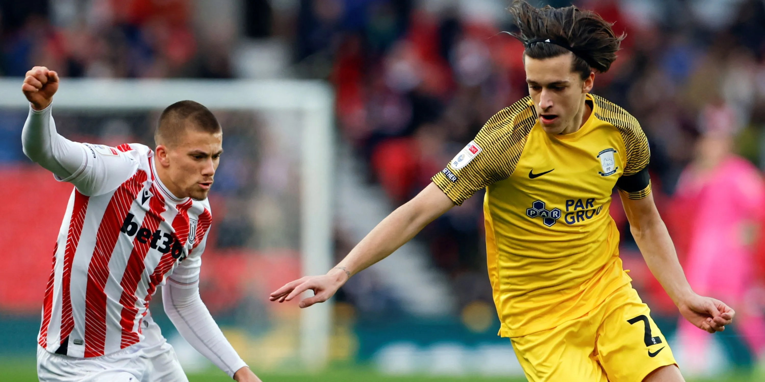 Alvaro Carreras trong màu áo Preston North End khi được Man Utd cho mượn