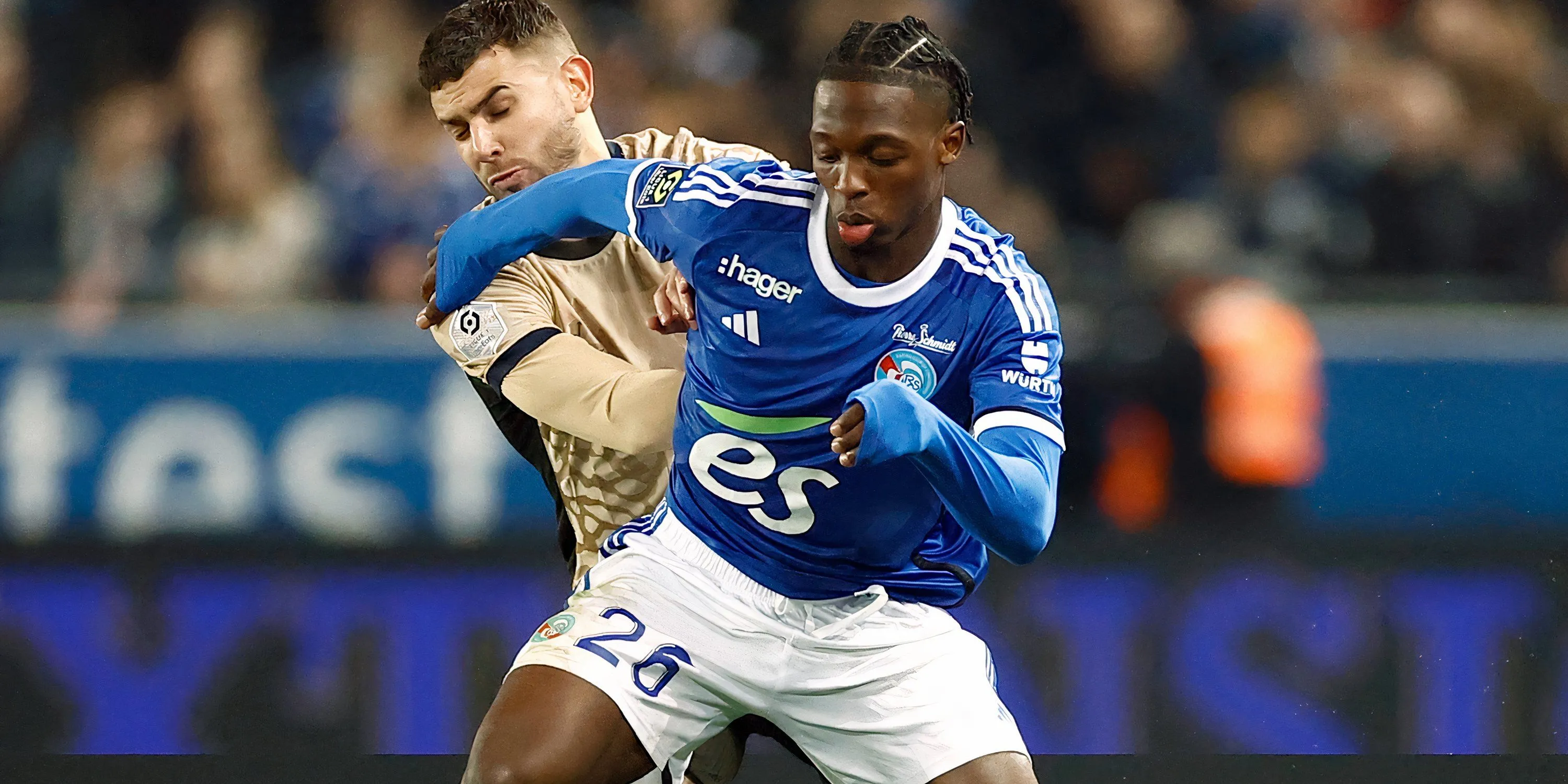 Cầu thủ chạy cánh Dilane Bakwa của RC Strasbourg, mục tiêu tiềm năng của Leeds United.