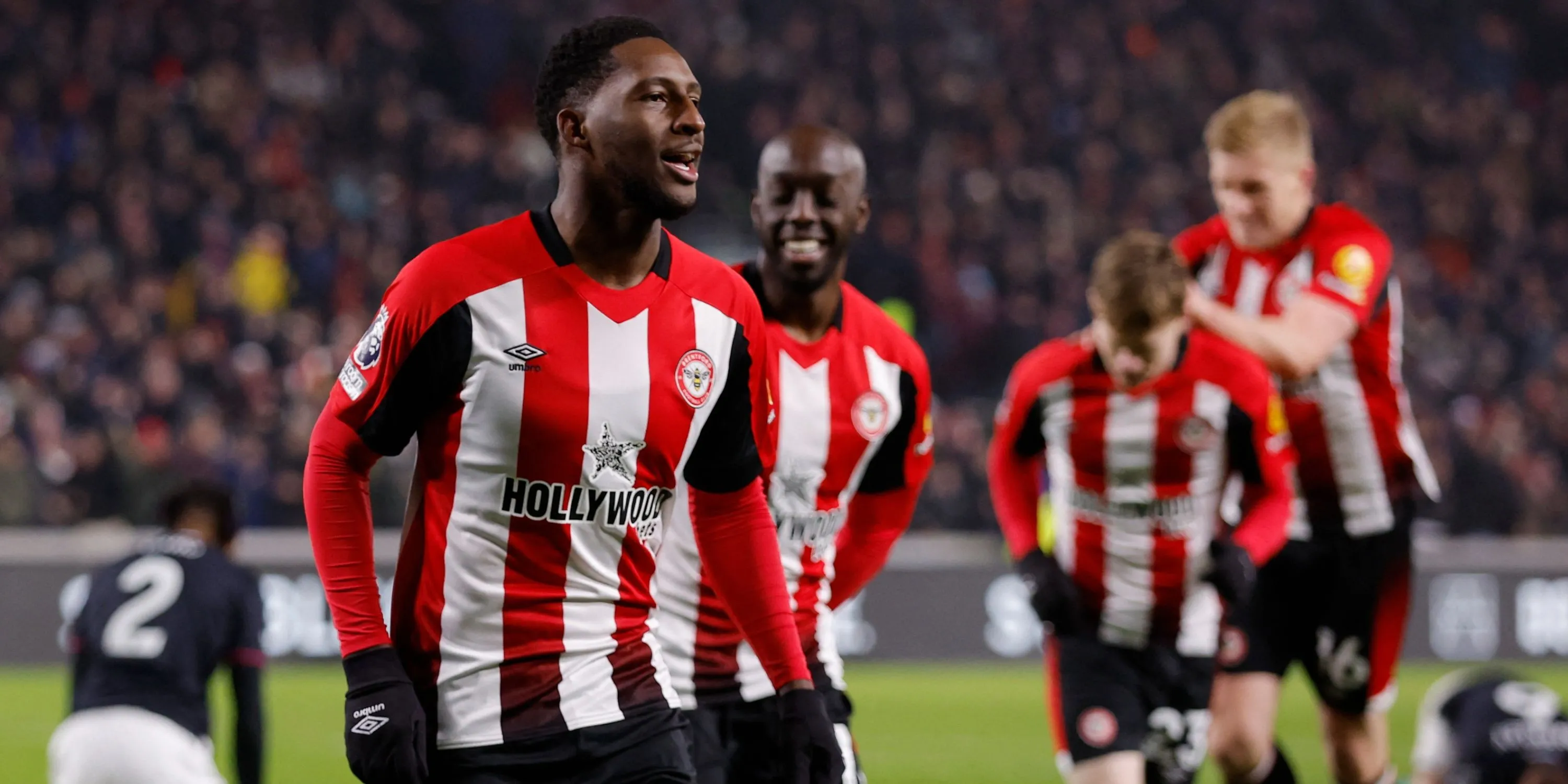 Đội hình Brentford ăn mừng bàn thắng tại Premier League.