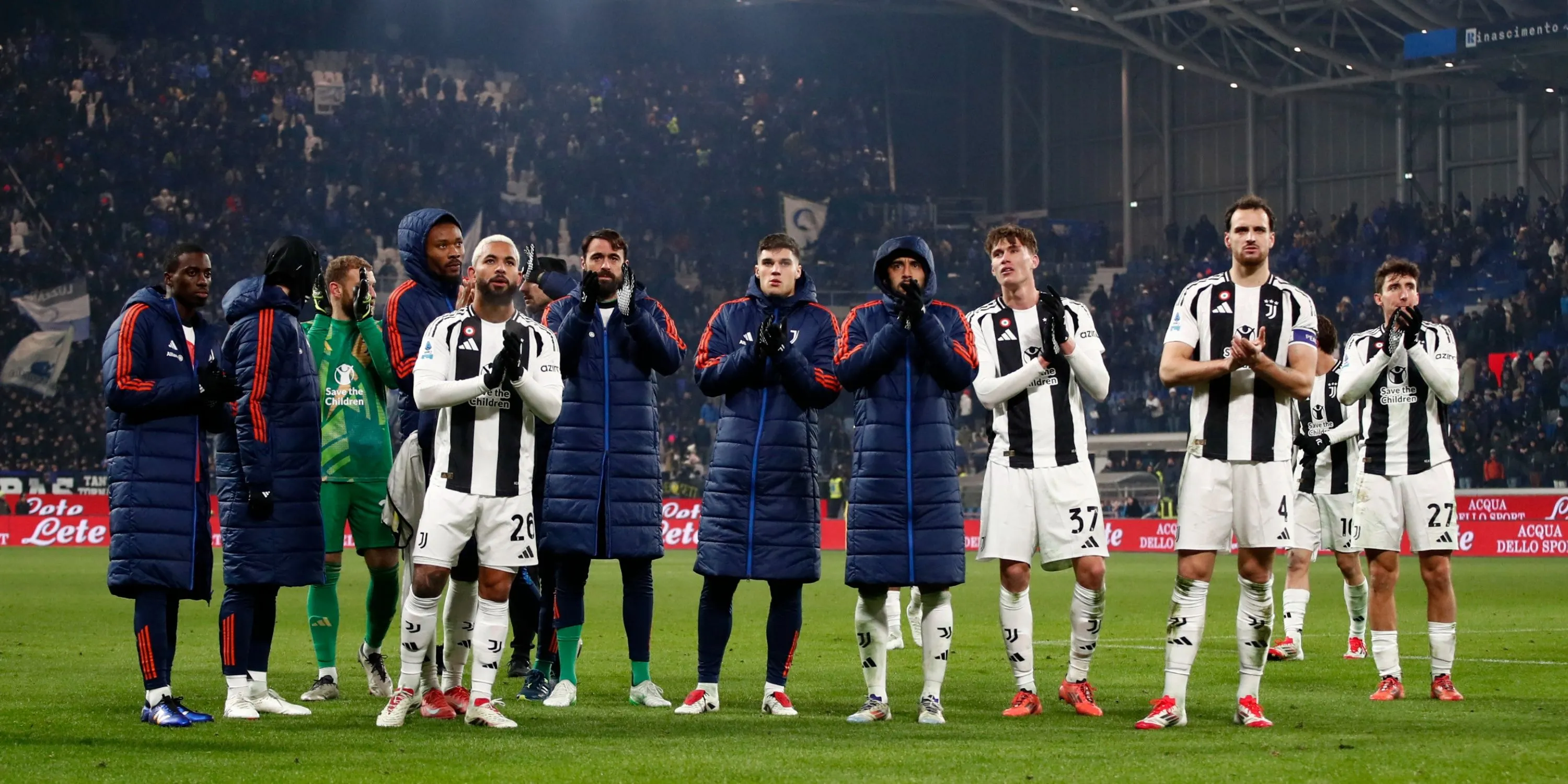 Douglas Luiz thi đấu cho Juventus, nơi anh gặp khó khăn trong việc thể hiện mình.