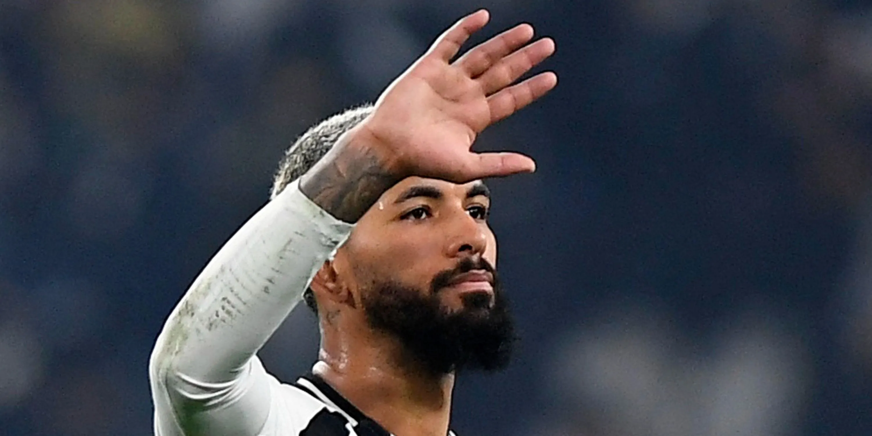 Douglas Luiz trong màu áo Juventus, mục tiêu chuyển nhượng hàng đầu của Tottenham.