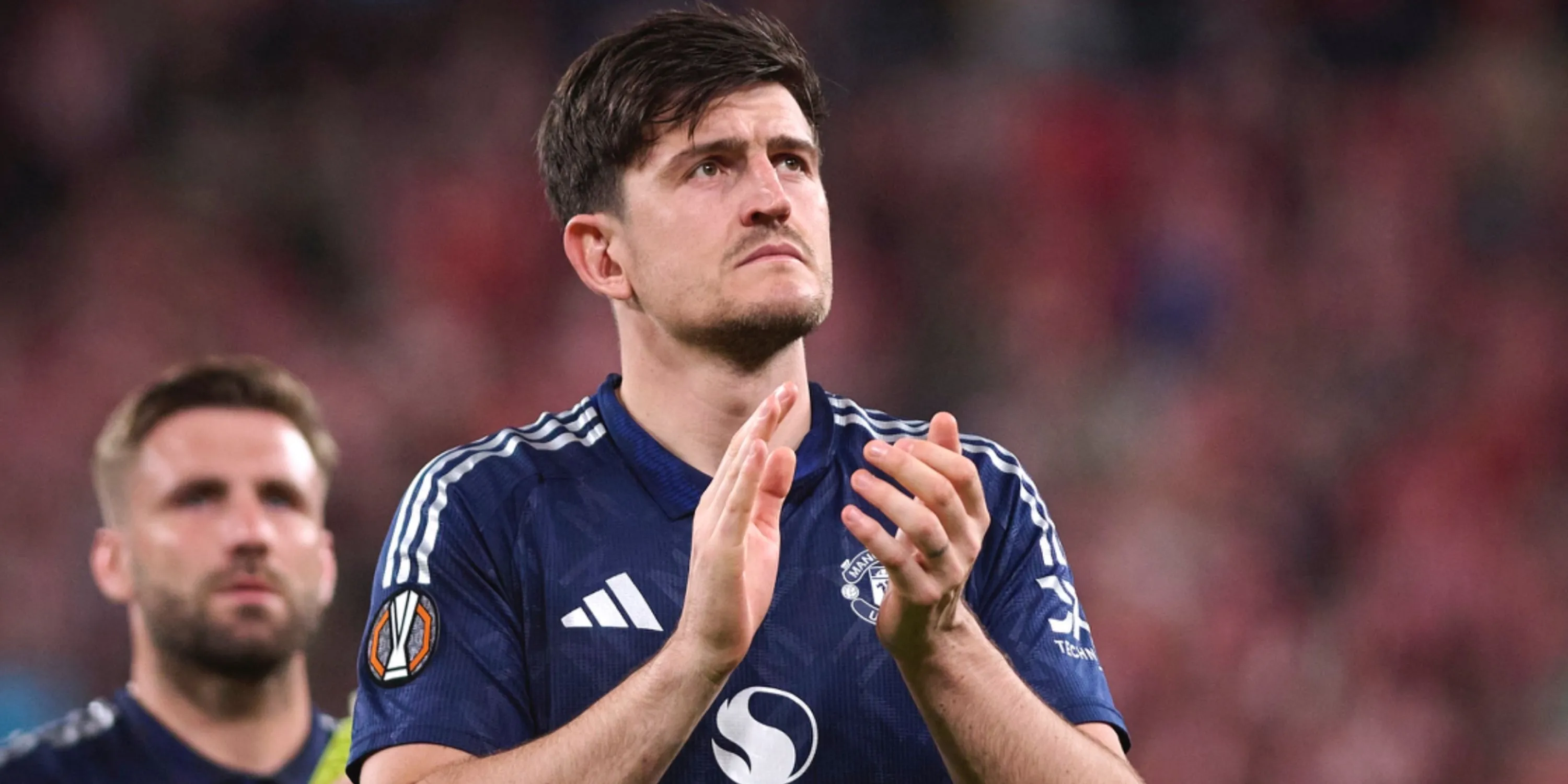 Harry Maguire ăn mừng sau khi ghi bàn cho Manchester United