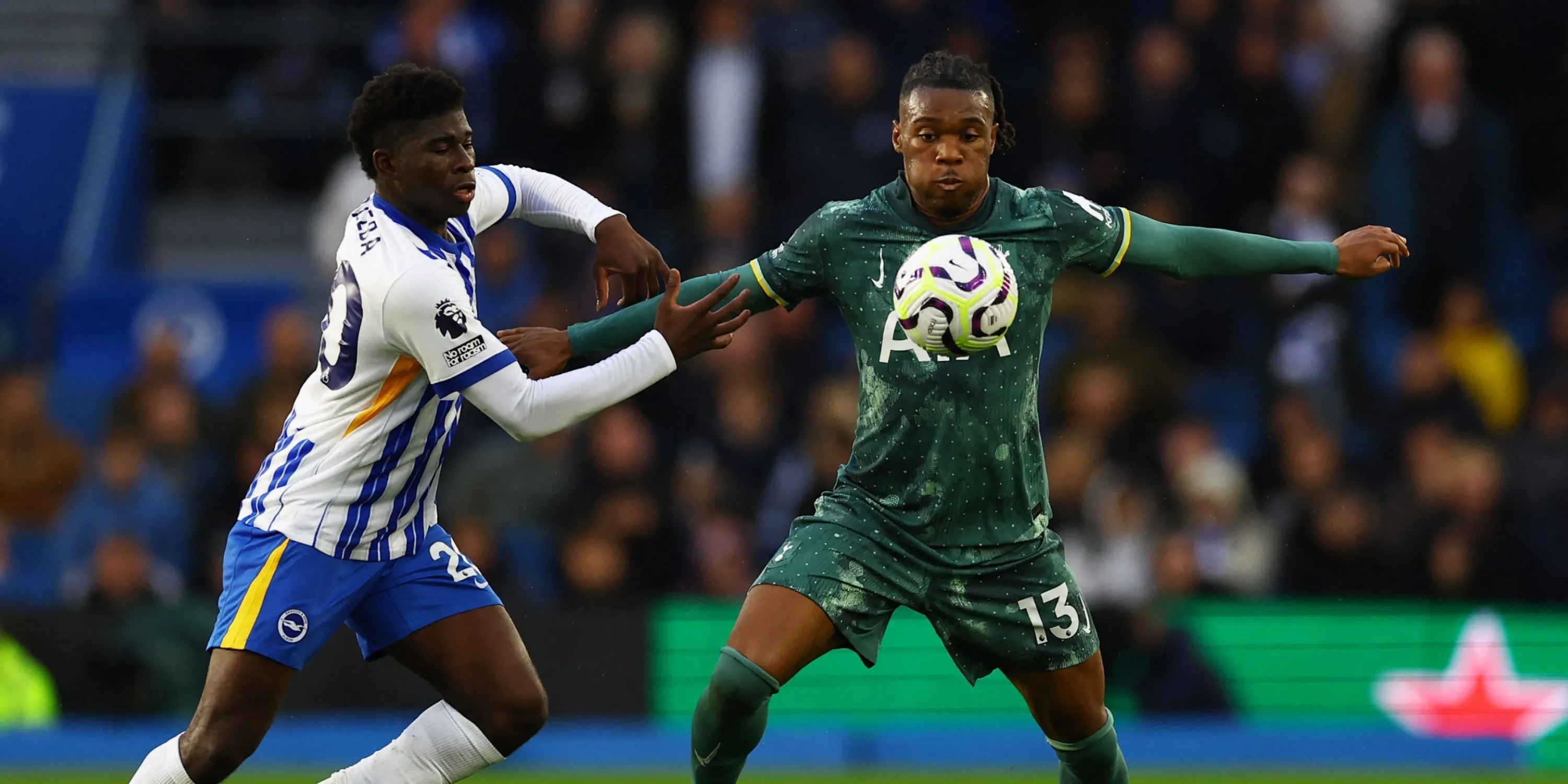Hậu vệ trái Destiny Udogie trong màu áo Tottenham