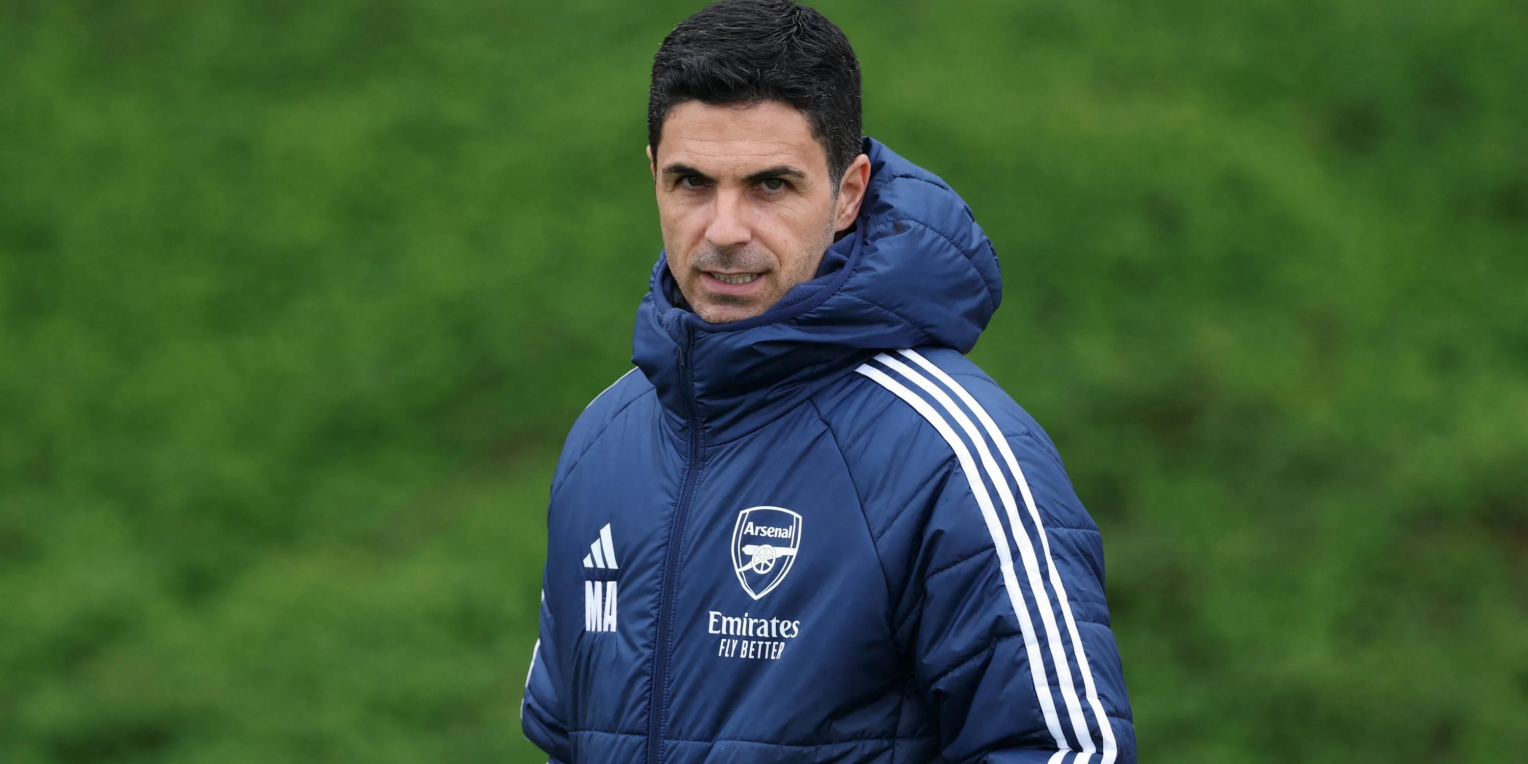 Huấn luyện viên Mikel Arteta chỉ đạo trên sân
