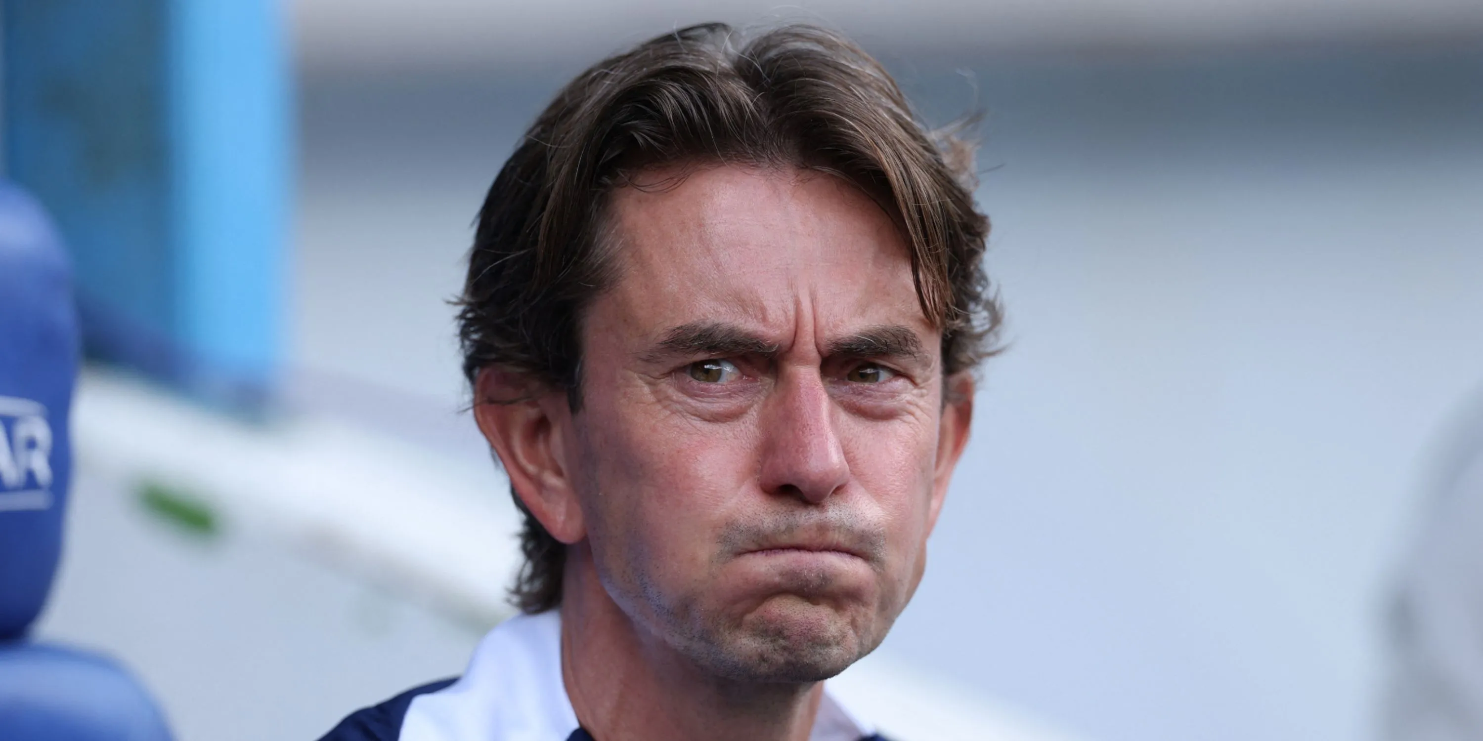 Huấn luyện viên Thomas Frank quan sát một trận đấu của Tottenham tại Premier League