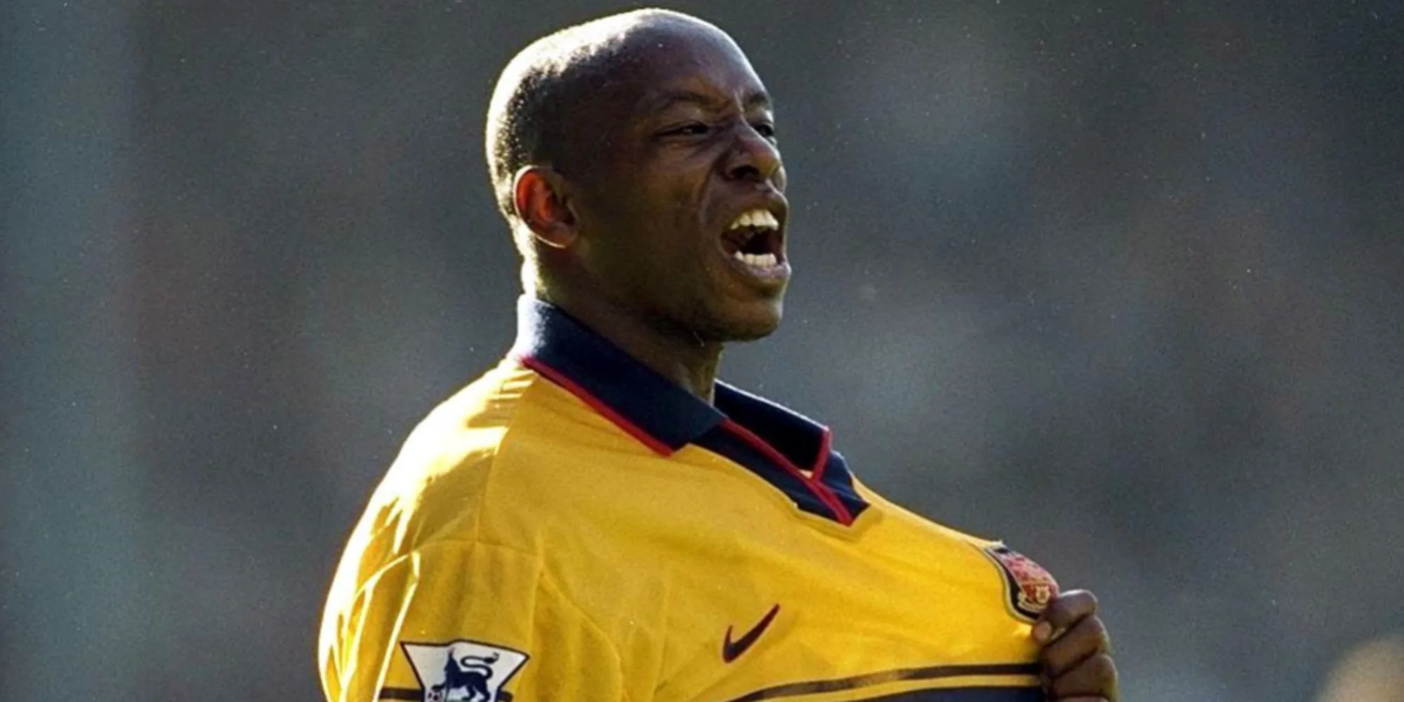 Ian Wright trong màu áo Arsenal, huyền thoại ghi bàn của Premier League