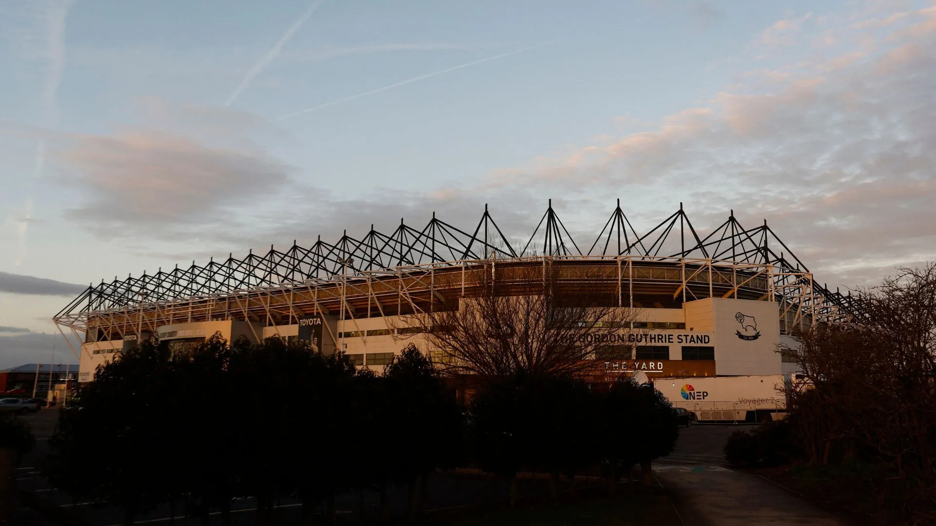 Khung cảnh bên ngoài sân Pride Park của Derby County