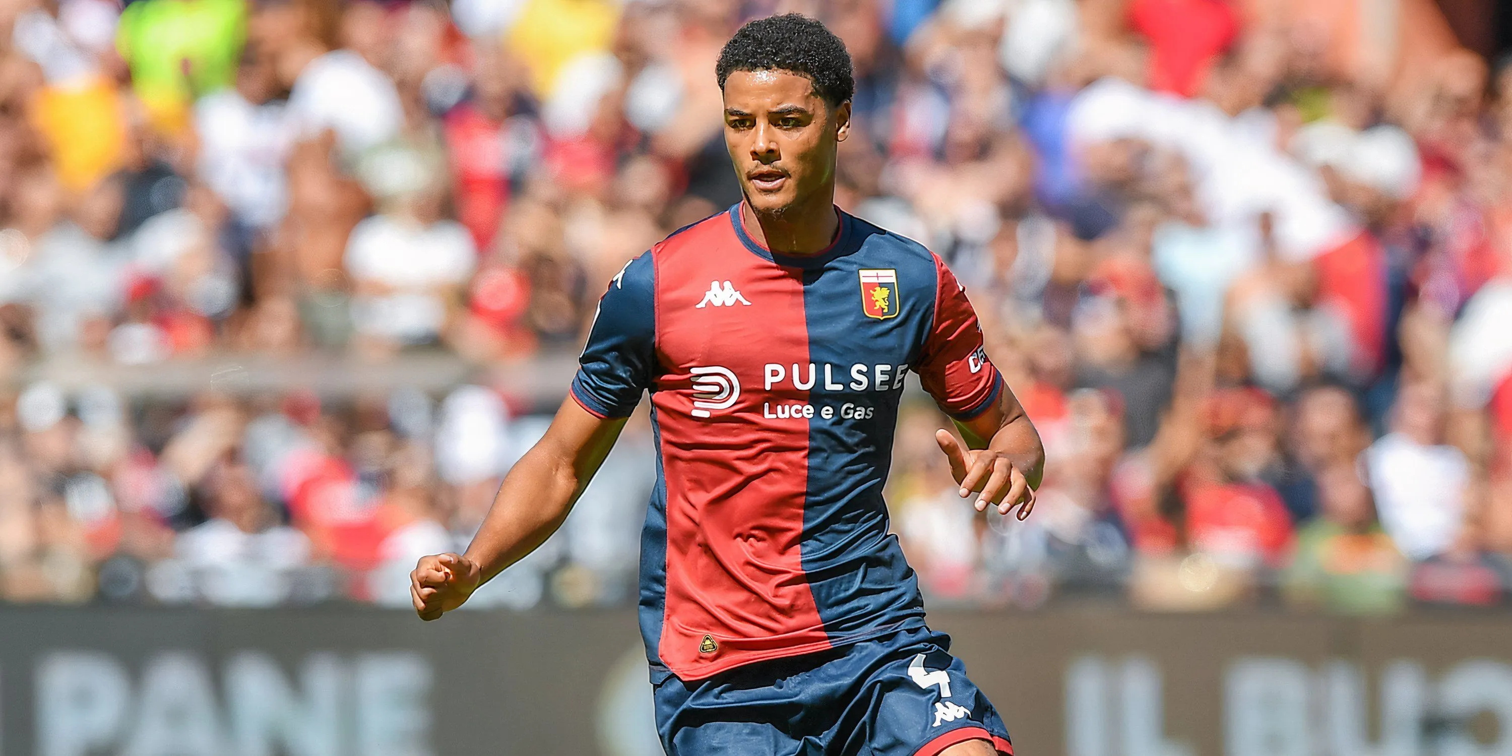 Koni De Winter trong màu áo Genoa trên sân cỏ Serie A, mục tiêu chuyển nhượng của Tottenham