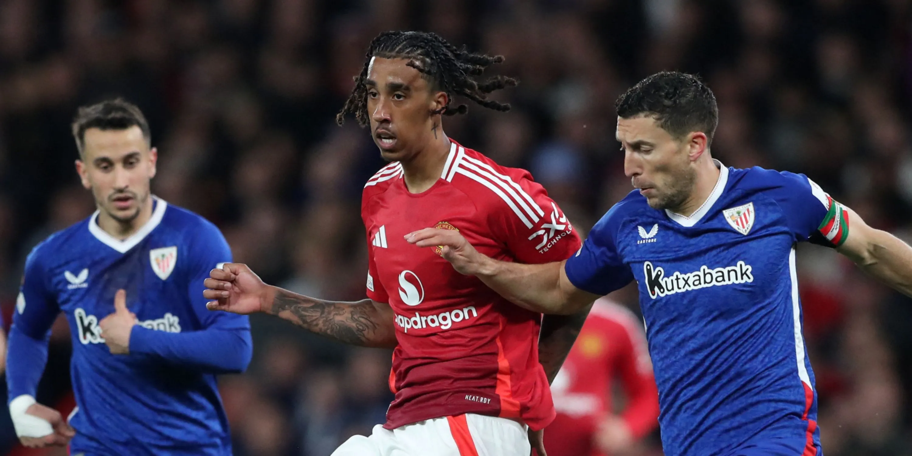 Leny Yoro trong màu áo Manchester United, hậu vệ trẻ triển vọng