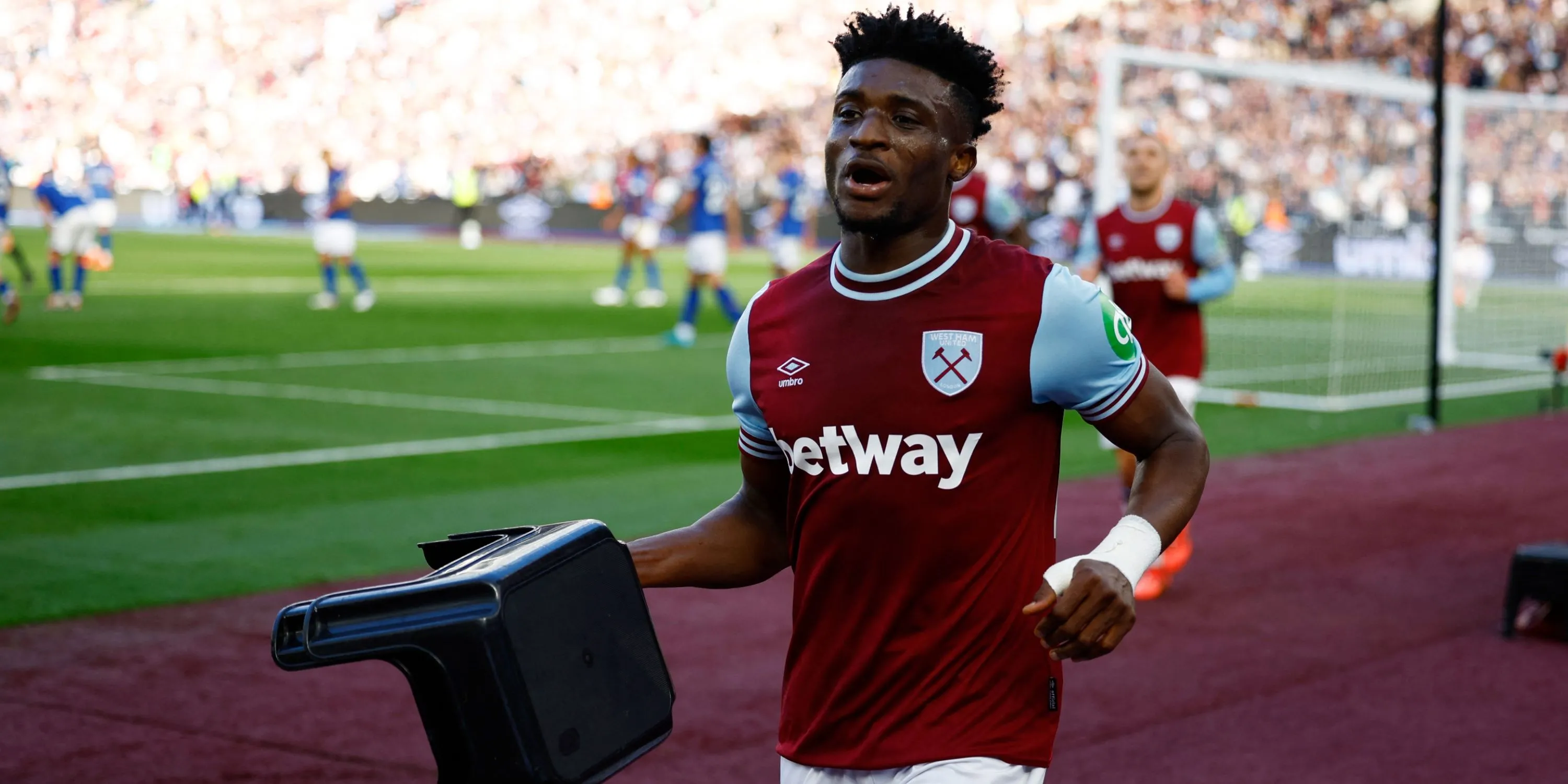 Mohammed Kudus ăn mừng bàn thắng cho West Ham United