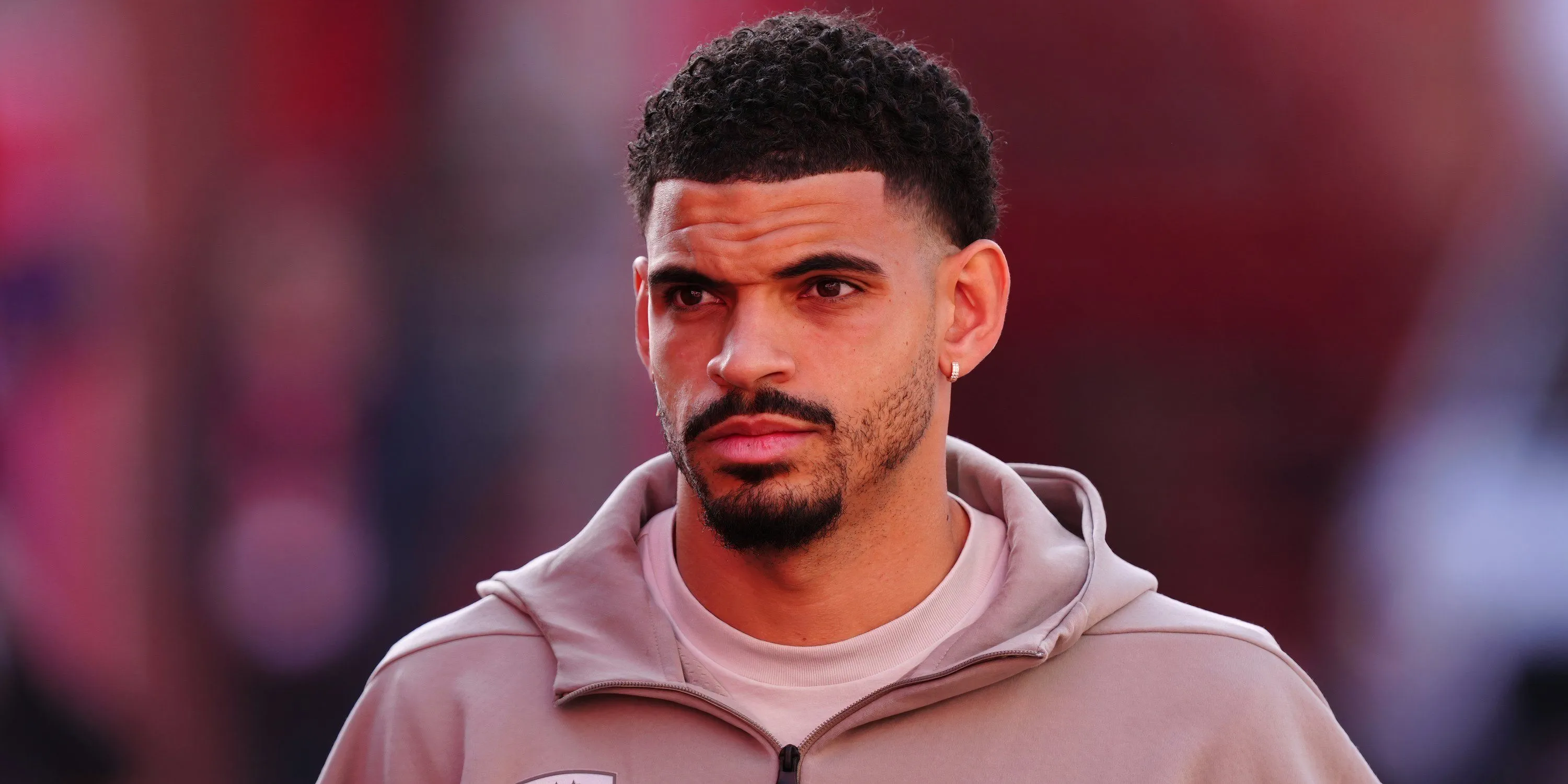 Morgan Gibbs-White trong trang phục Nottingham Forest trước trận đấu