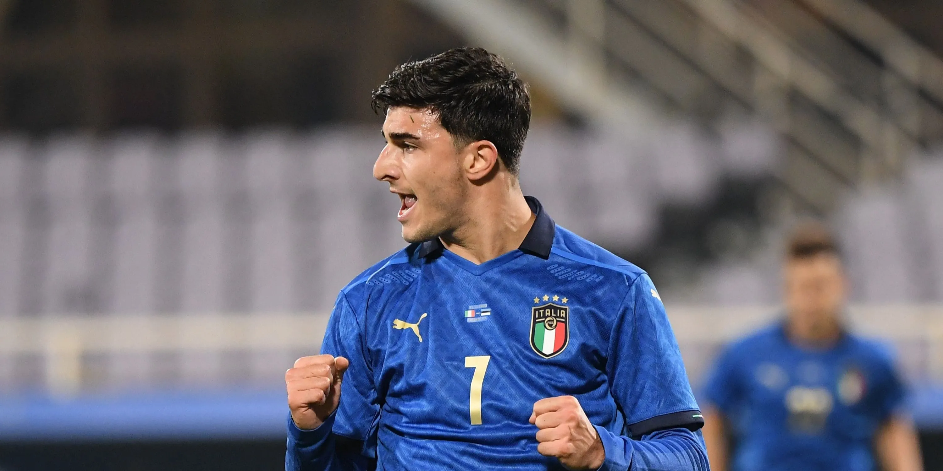 Riccardo Orsolini ăn mừng bàn thắng, một mục tiêu tiềm năng của Manchester United.