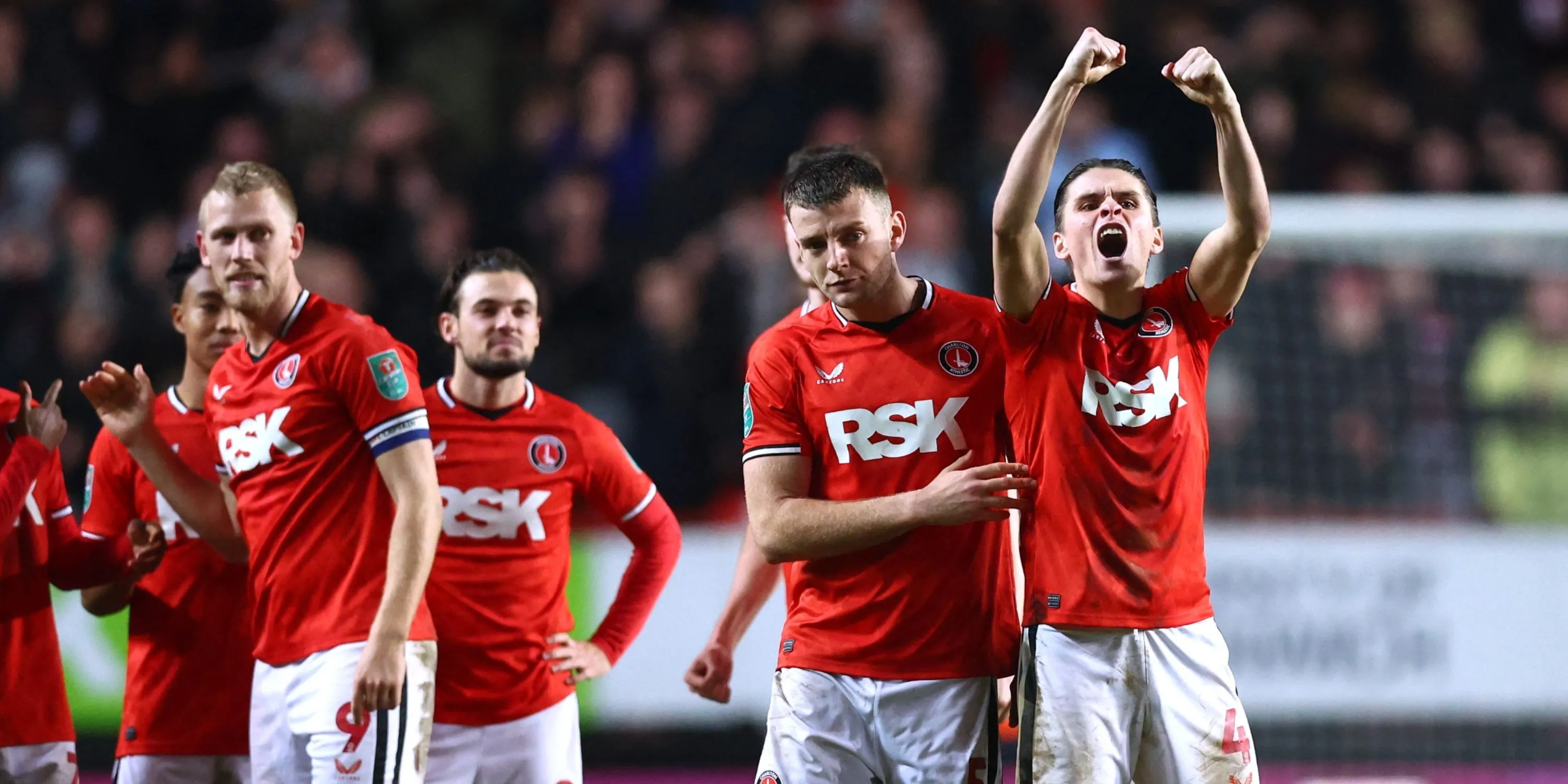 Sân vận động The Valley của CLB Charlton Athletic, một biểu tượng của bóng đá Nam London.