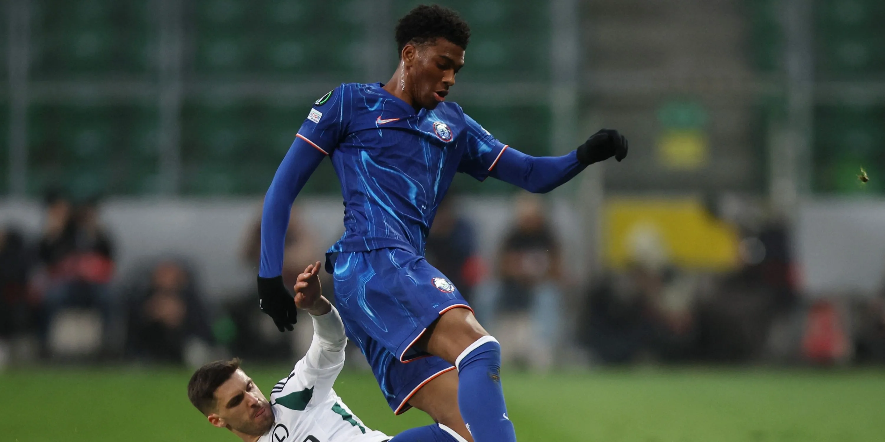 Sao trẻ Josh Acheampong trong màu áo Chelsea, mục tiêu chuyển nhượng của Crystal Palace.