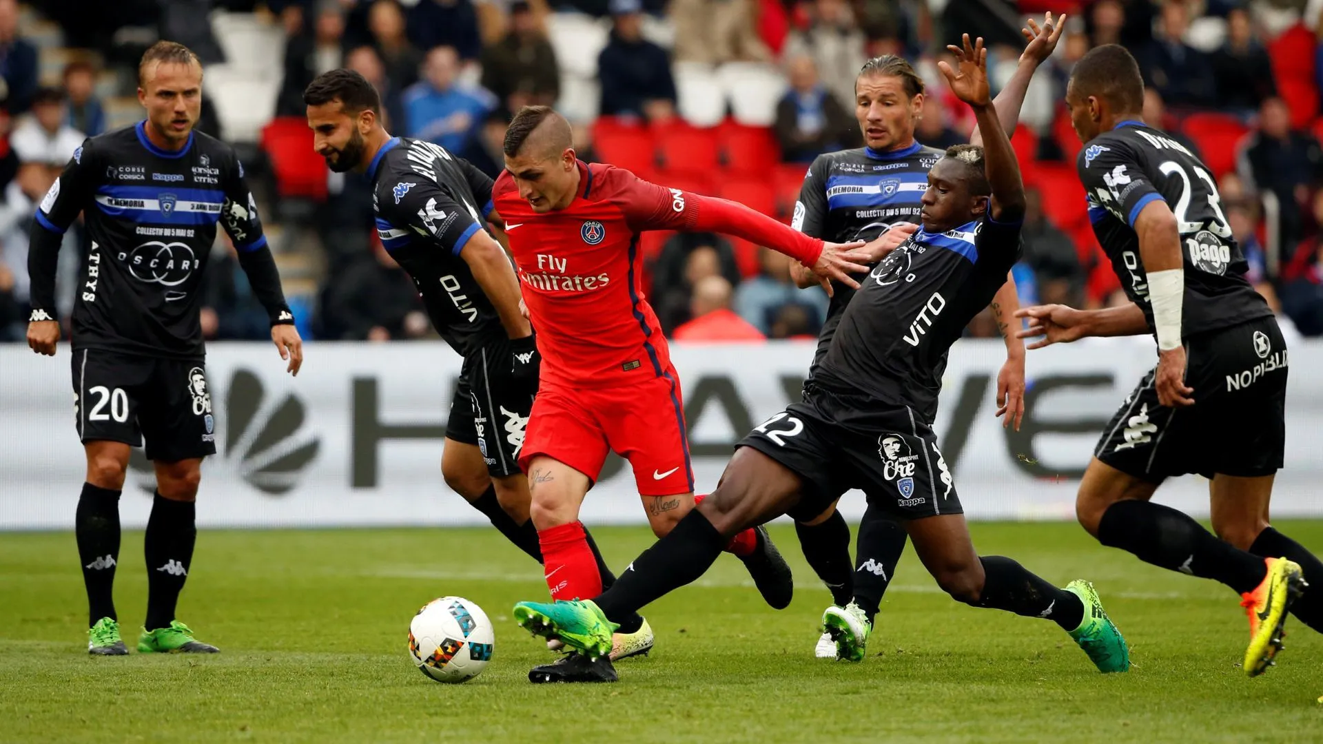 Tiền đạo Lamine Cisse trong màu áo SC Bastia