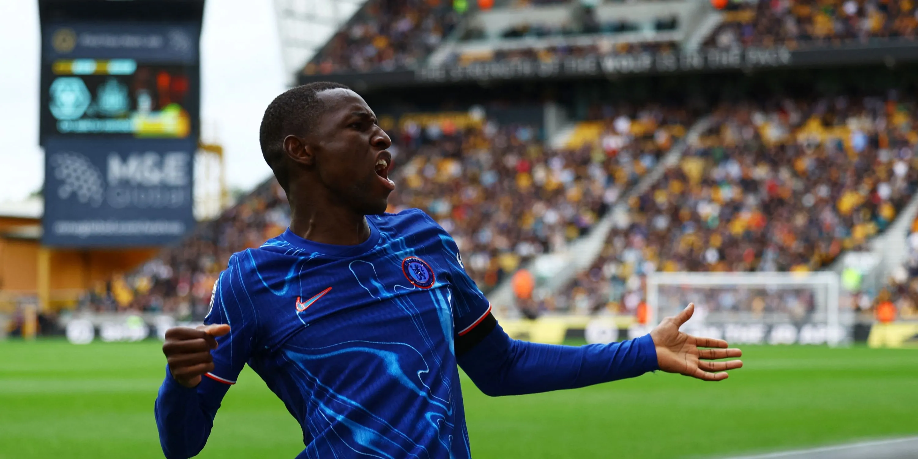 Tiền đạo Nicolas Jackson trong màu áo Chelsea, mục tiêu chuyển nhượng của Manchester United.