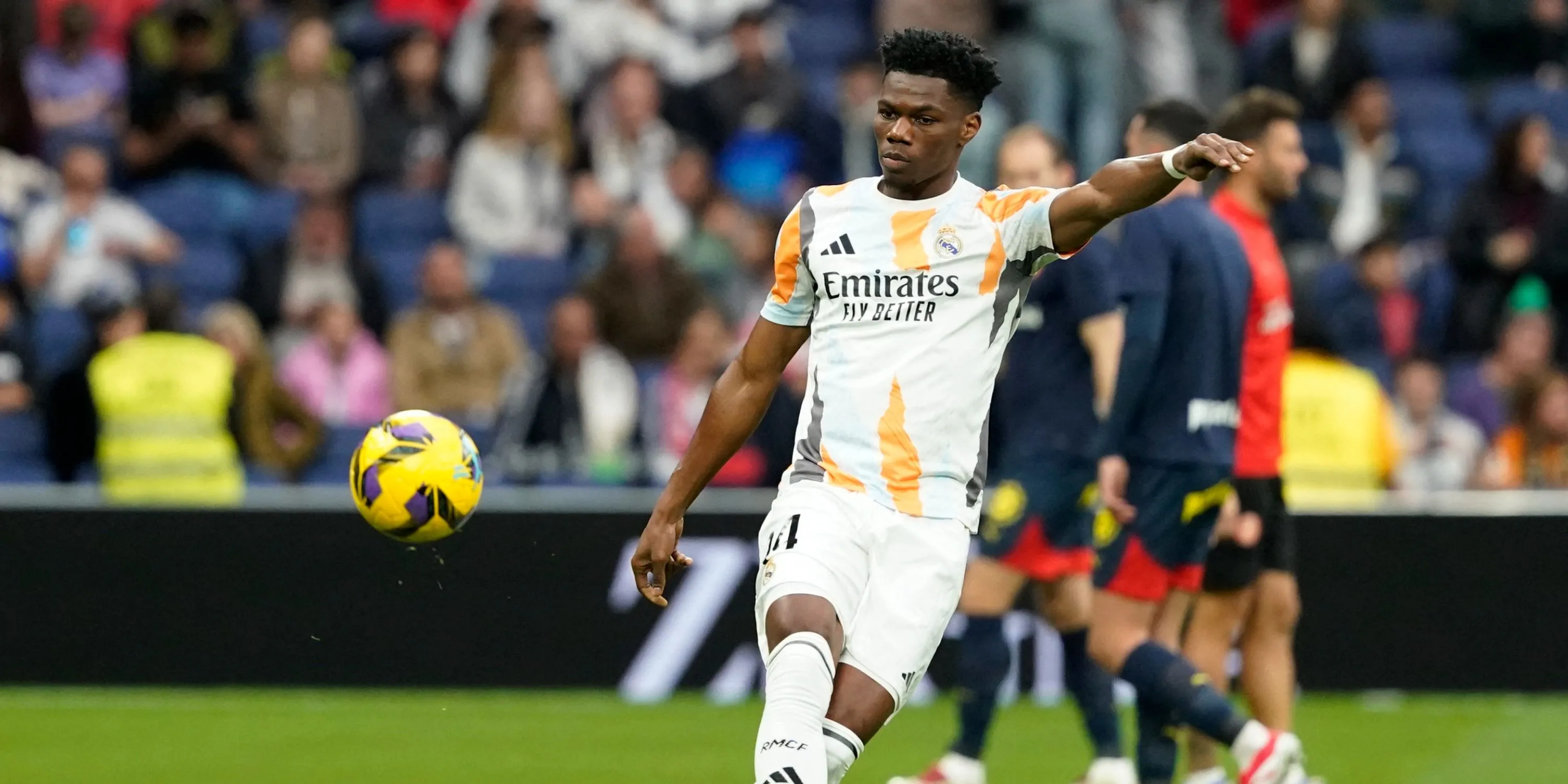 Tiền vệ Aurelien Tchouameni trong màu áo Real Madrid, mục tiêu của Man Utd