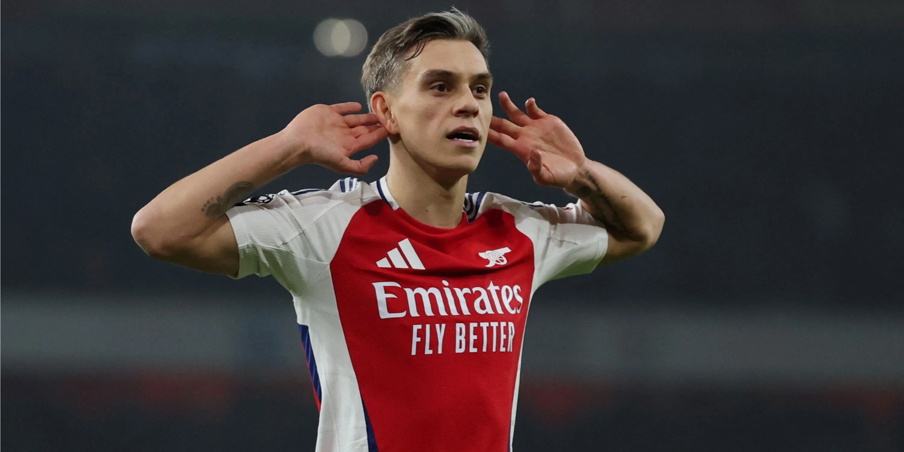 Tiền vệ Leandro Trossard của Arsenal ăn mừng bàn thắng, cầu thủ đang được Crystal Palace quan tâm trong thương vụ Eze