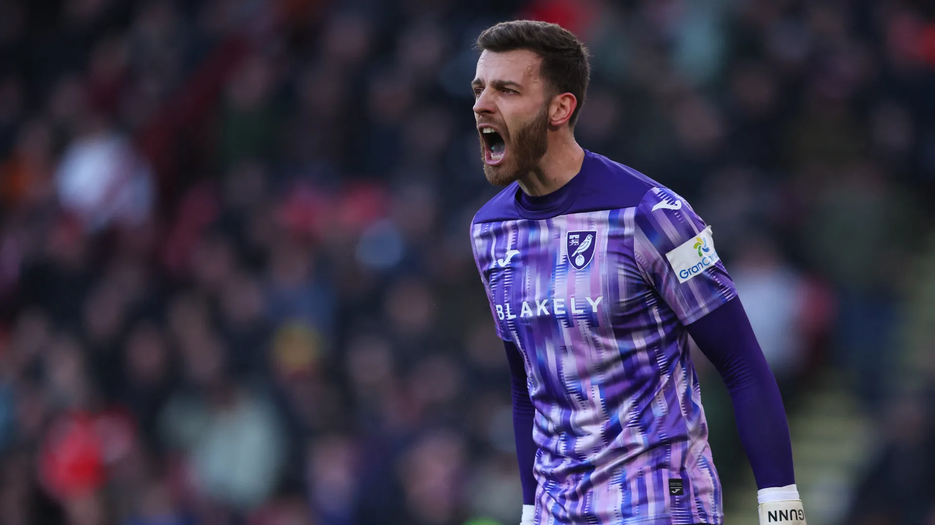 Angus Gunn trong màu áo Norwich City trước khi chuyển đến Nottingham Forest