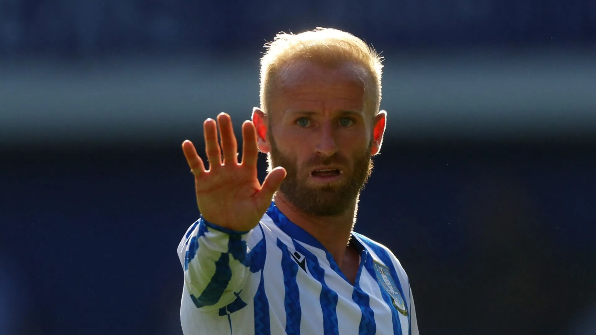 Barry Bannan trong màu áo Sheffield Wednesday chia sẻ về khó khăn tài chính câu lạc bộ.