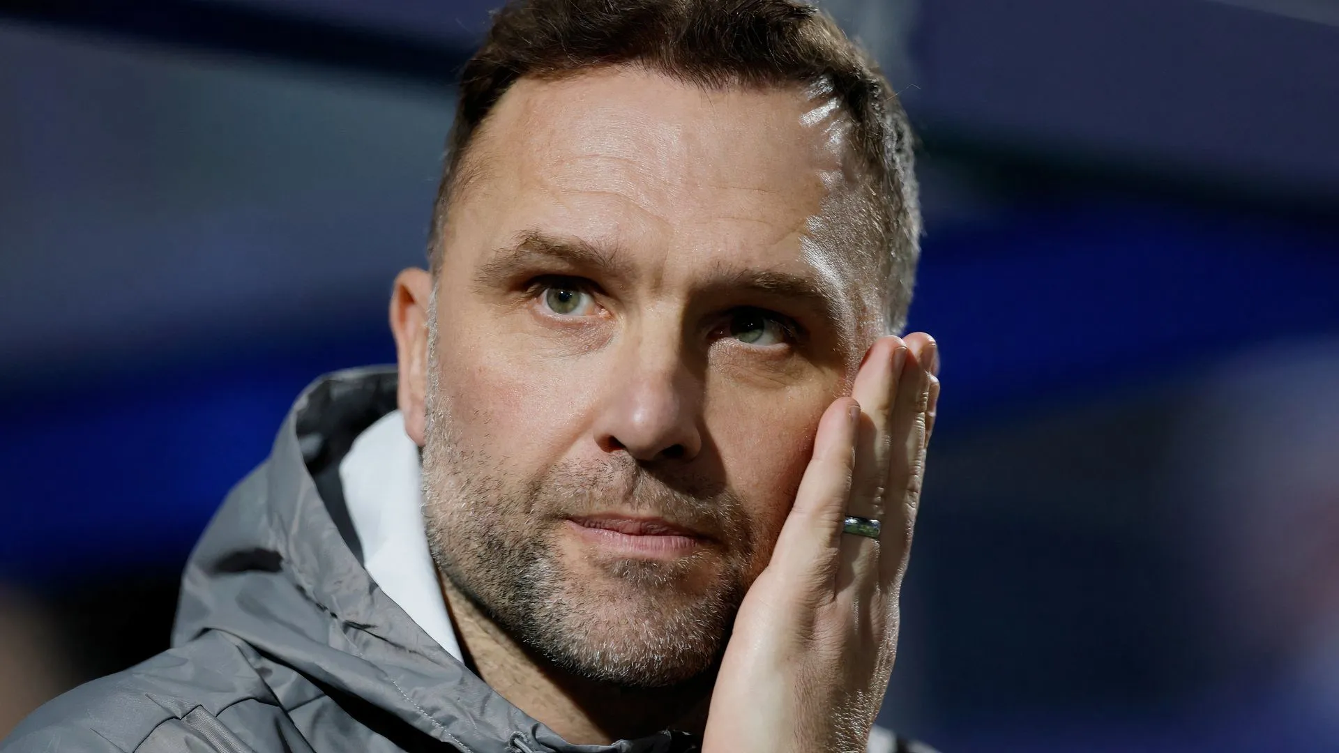 Huấn luyện viên John Eustace trên băng ghế chỉ đạo Derby County