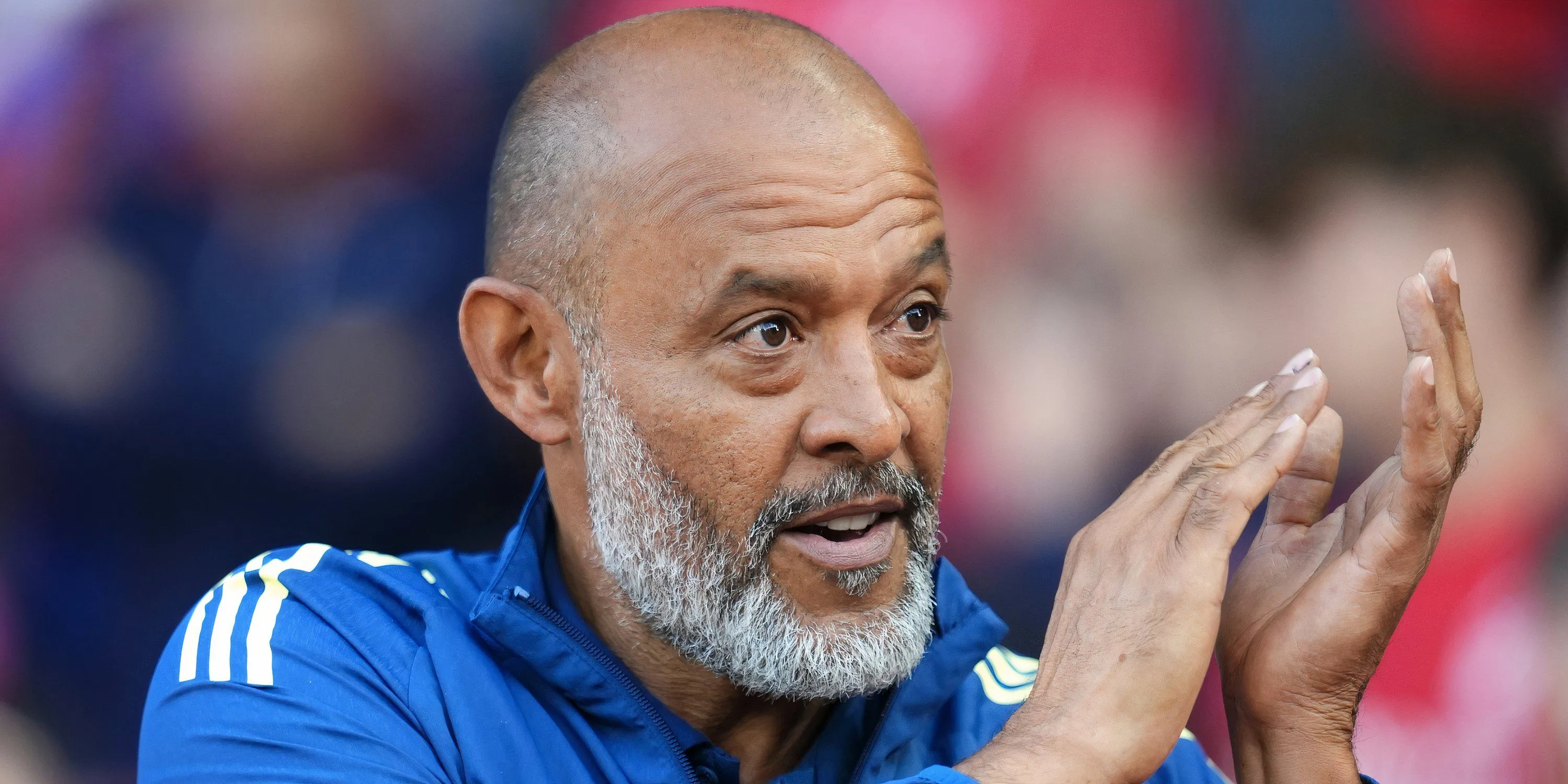 Huấn luyện viên Nuno Espirito Santo của Nottingham Forest, đang cân nhắc các lựa chọn đội hình với nhiều tân binh.