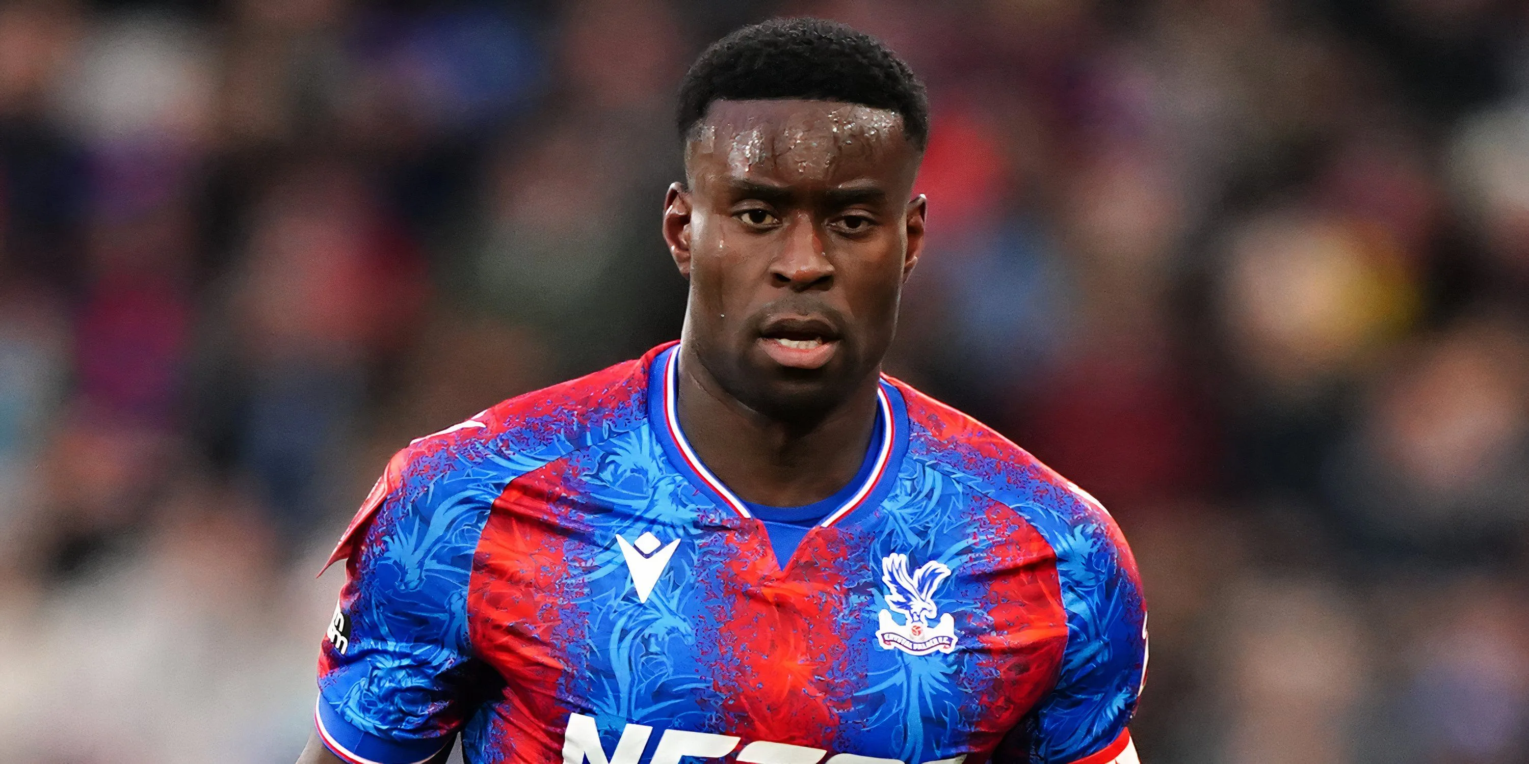 Marc Guehi ăn mừng bàn thắng trong màu áo Crystal Palace