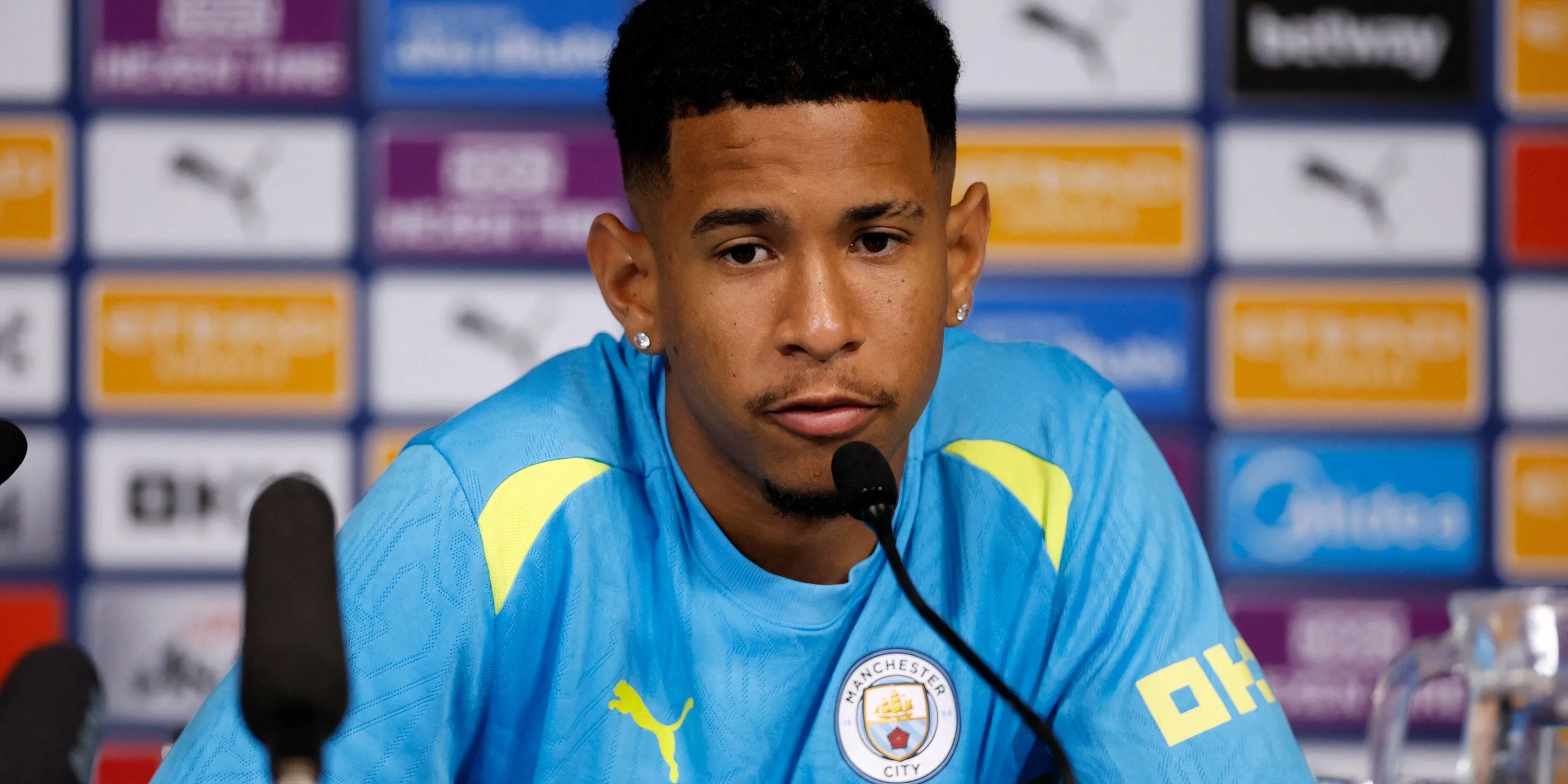 Tiền đạo Savinho tại buổi họp báo ra mắt Manchester City